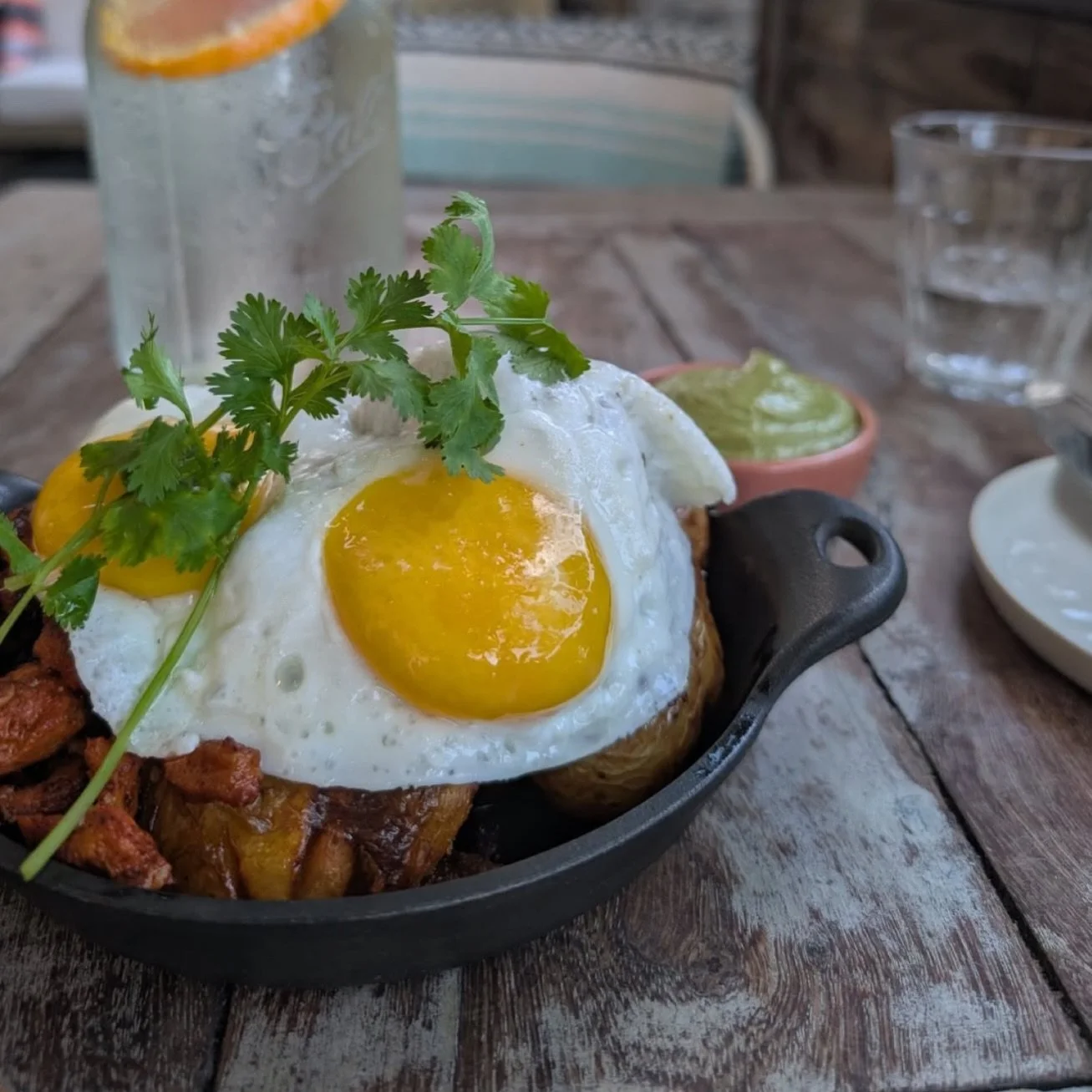 Sunny side up, always 🌹☀️

📷: @cisforcaska 

#brunchallday #zonarosasanjose #mexicanfoodlover #breakfastfordinner #thealameda