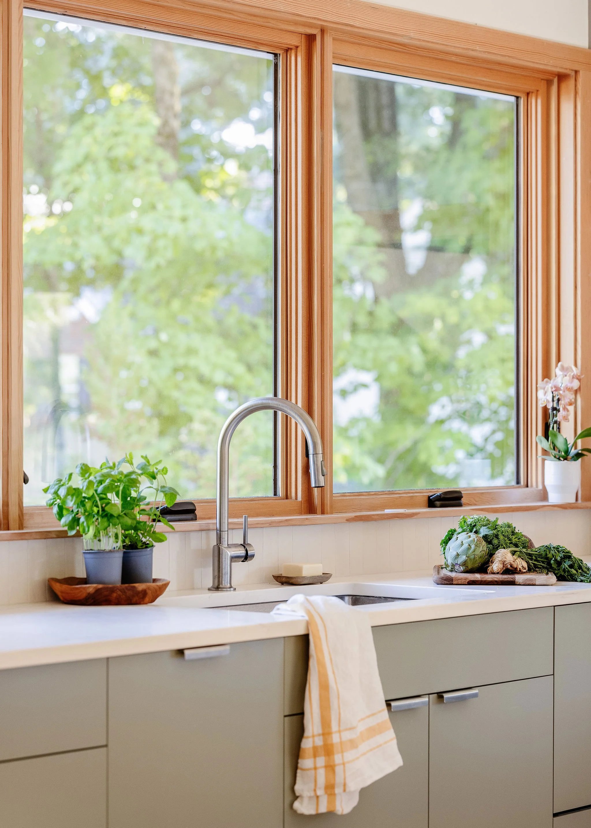 The Pool House/Guest House
Location: New England
Contractor: Robert Lawrence Builders
Photography: Lara Kimmerer
Styling: Sasha Fairchok