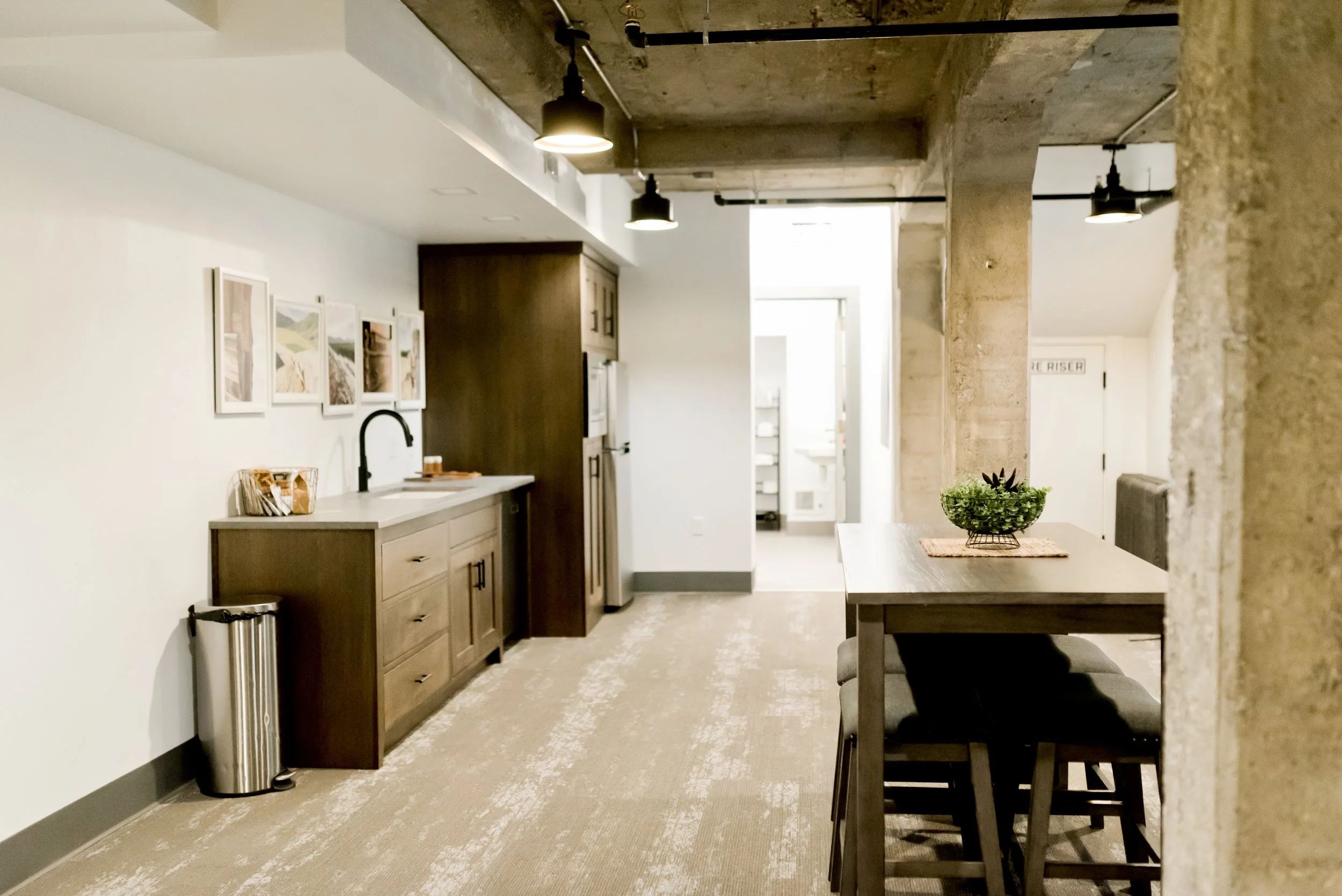 LowerFlatLuxurySuite_Living_22EastCenter6.jpeg