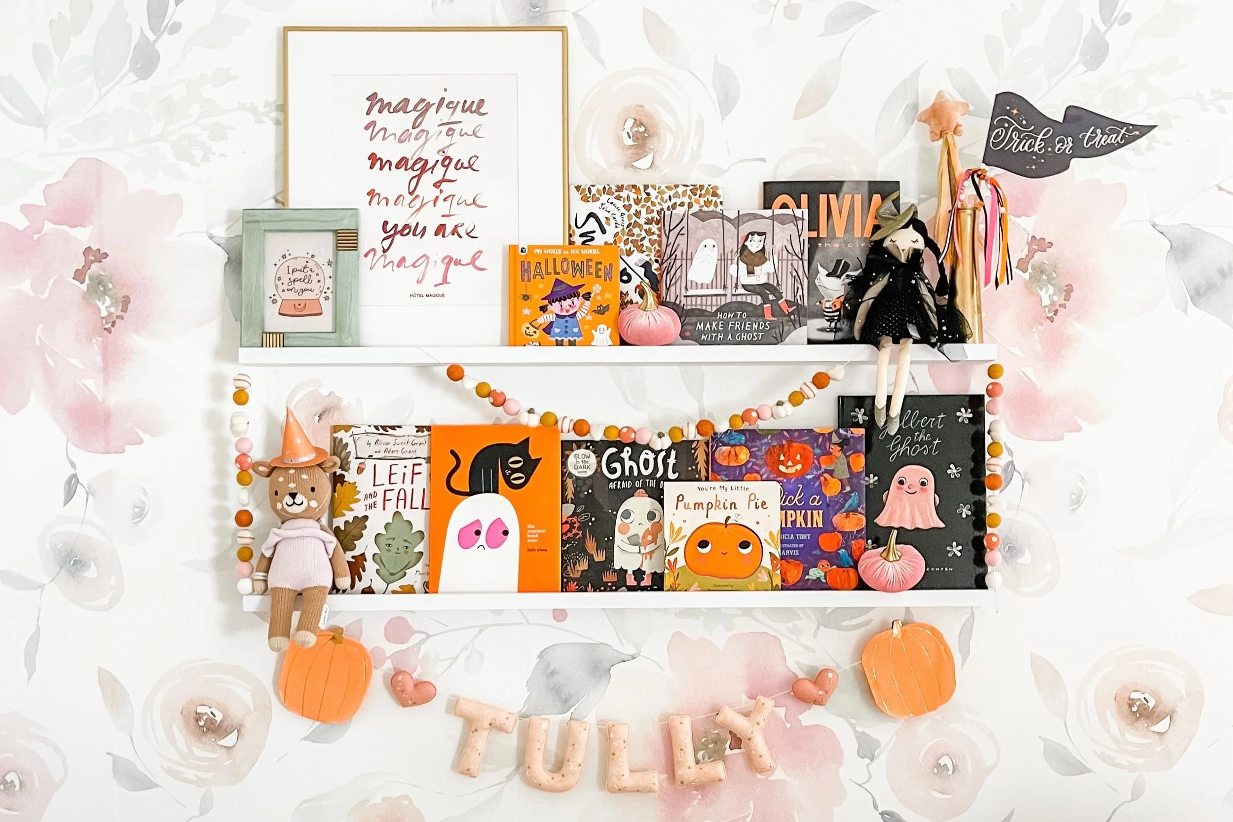 Tully's Halloween Shelfie