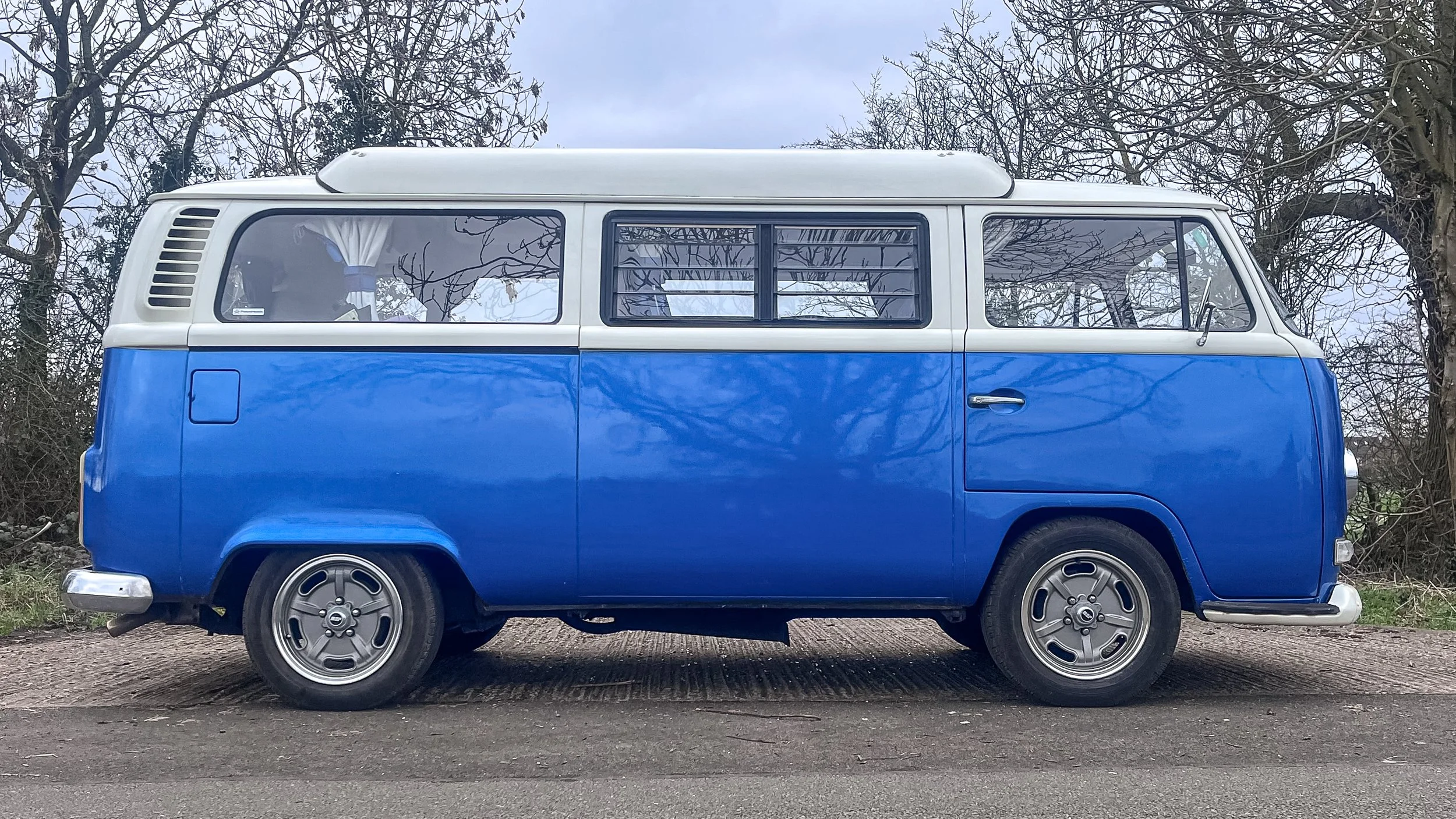 '72 Volkswagen T2 Pop-Top Camper