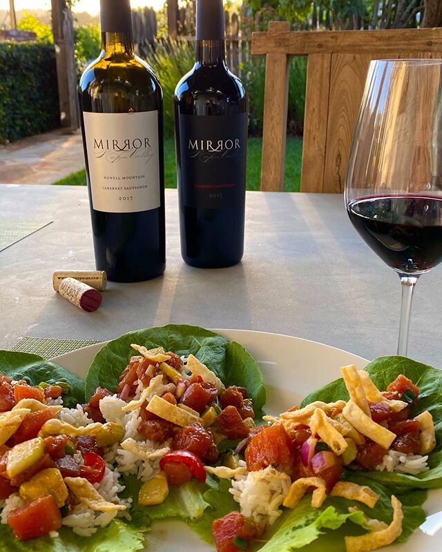 Glad to welcome back these summer nights, with no other than these amazing and slippery @mirrornapavalley wines. Cheers to summer!✨❤️