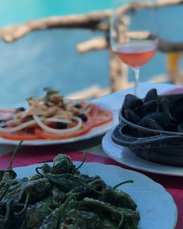 Teal waters, spicy food and splashy wines..all the feels this Friday for Menorca, Espa&ntilde;a! Two years ago today, we discovered this amazingly magical place. Planning travels to explore all the Spanish Isles 🔥