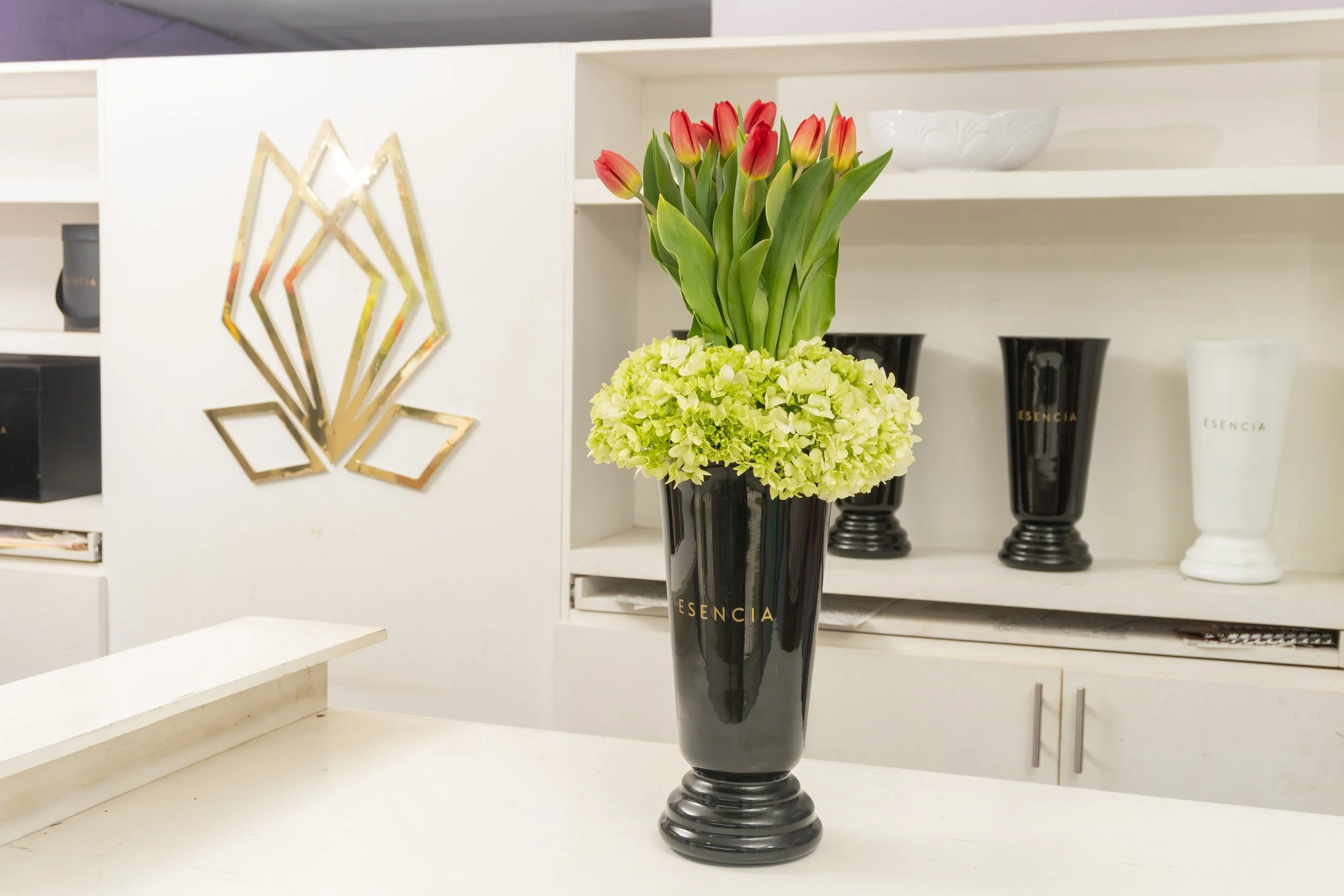 Greco con Tulipanes con hortensias