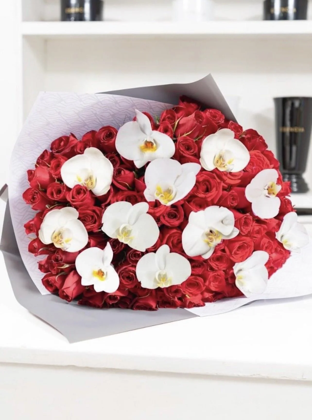 100 ROSAS CON ORQUIDEAS