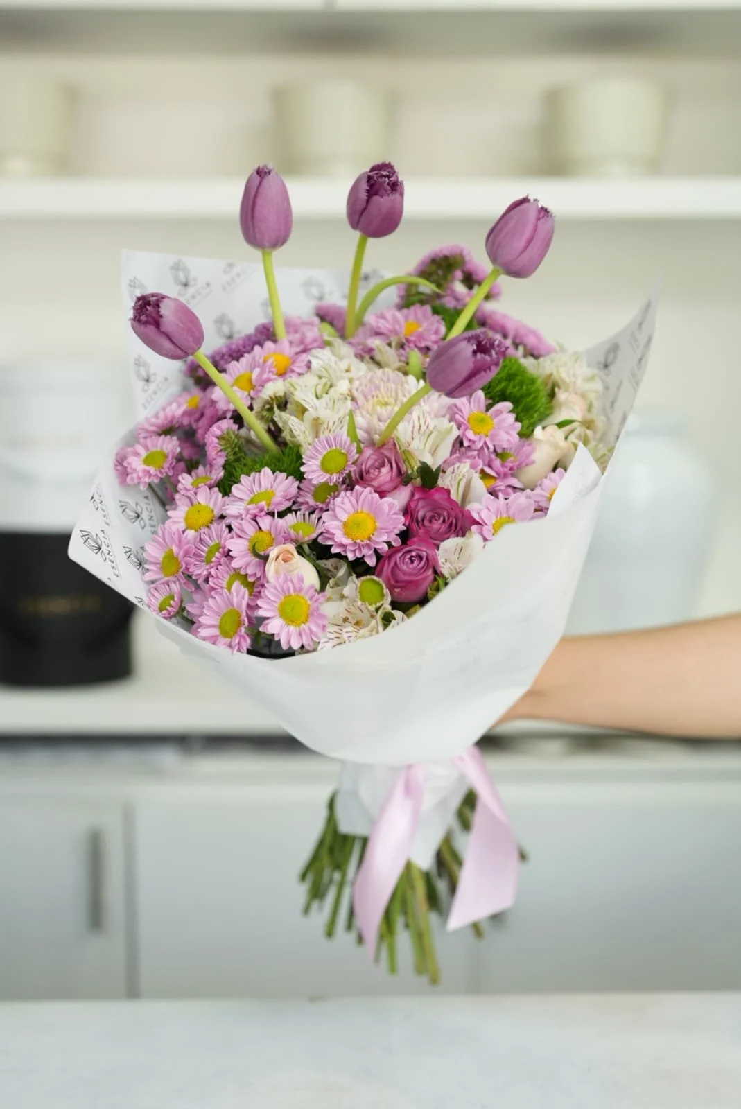 RAMO VARIADO CON TULIPANES