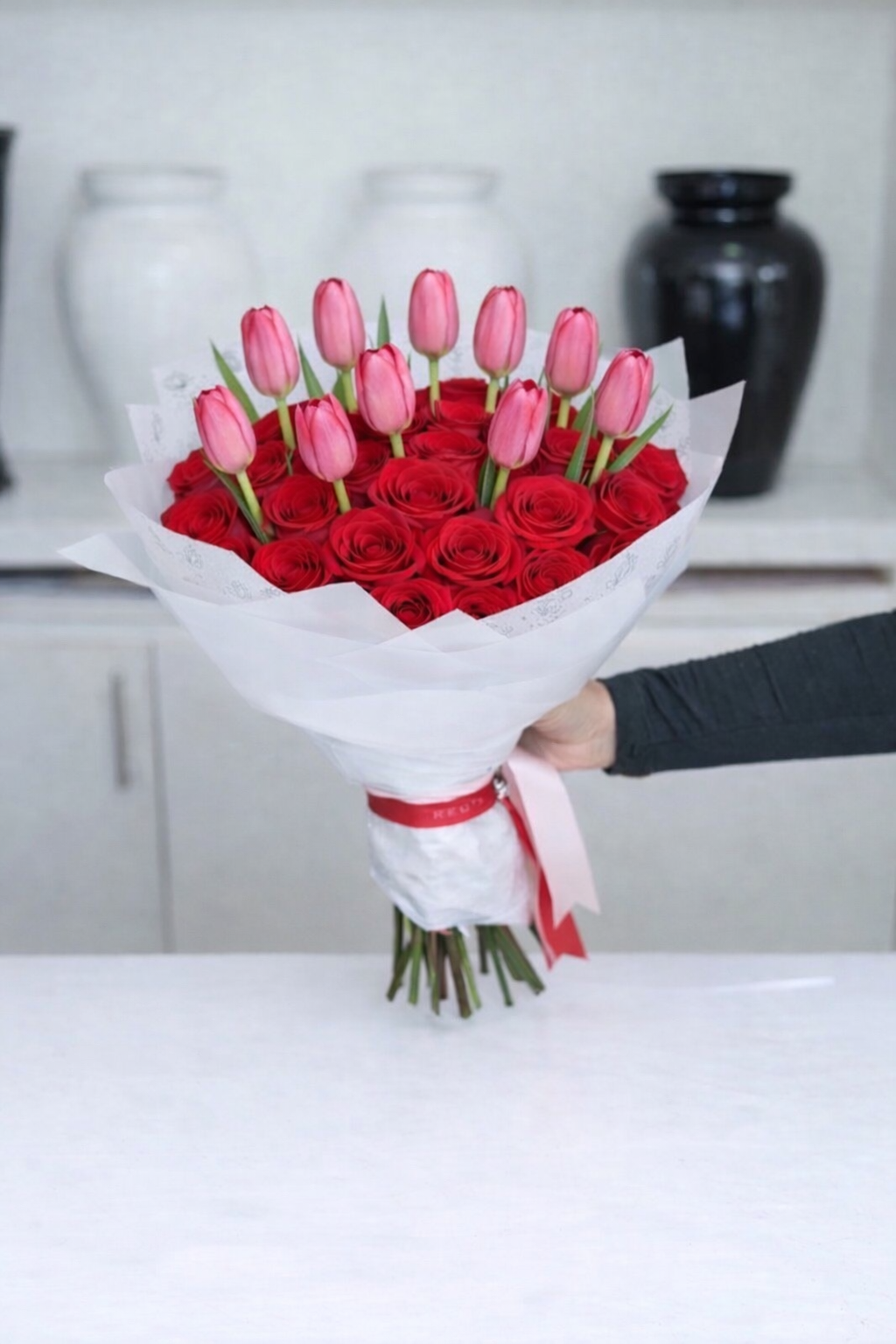 Atado 24 rosas y tulipanes