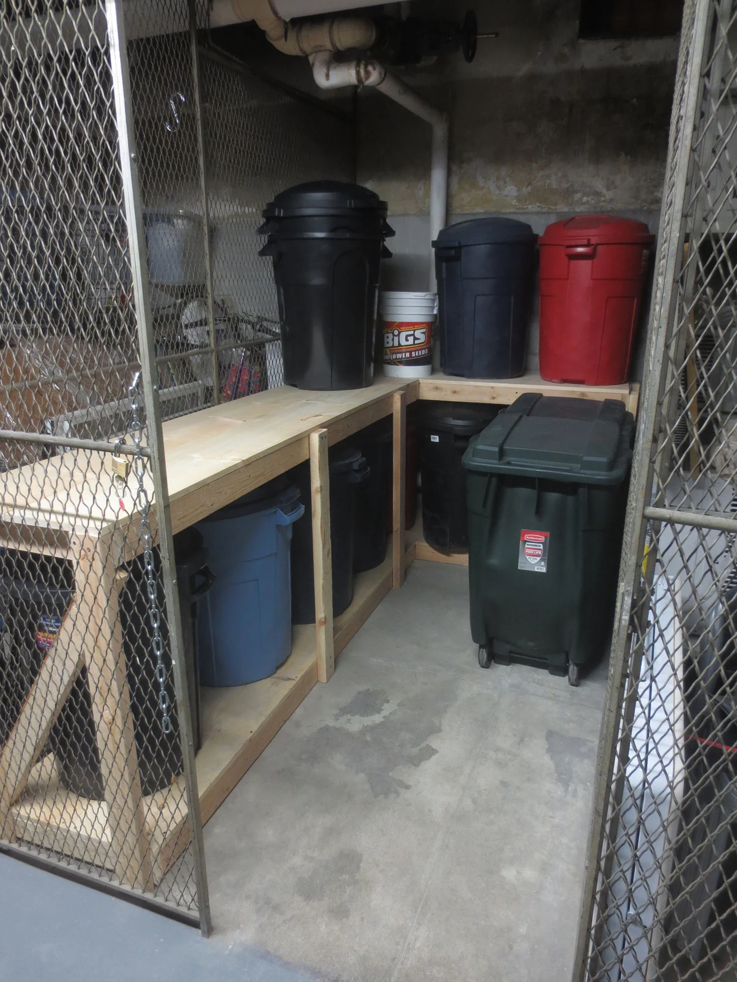 basement_storage_locker2.jpg