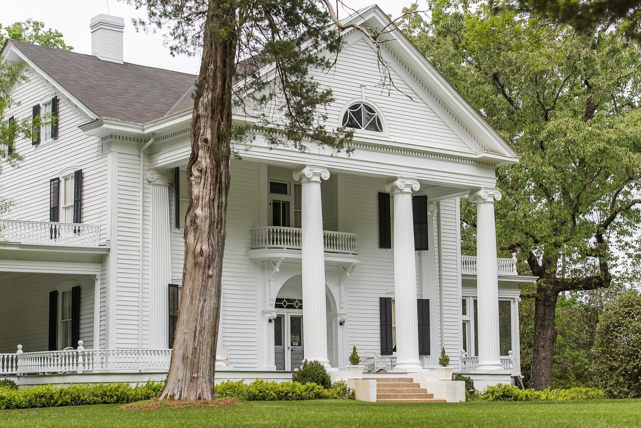 Vintage Valentines Tour of Hickory Hill 💘

In 1910, Jessie Watson and Agnes Watson Lee threw a Valentine's Day party that was such a success, it warranted a lengthy write up in the McDuffie Progress. Join us on February 9, 2024, as we recreate that 