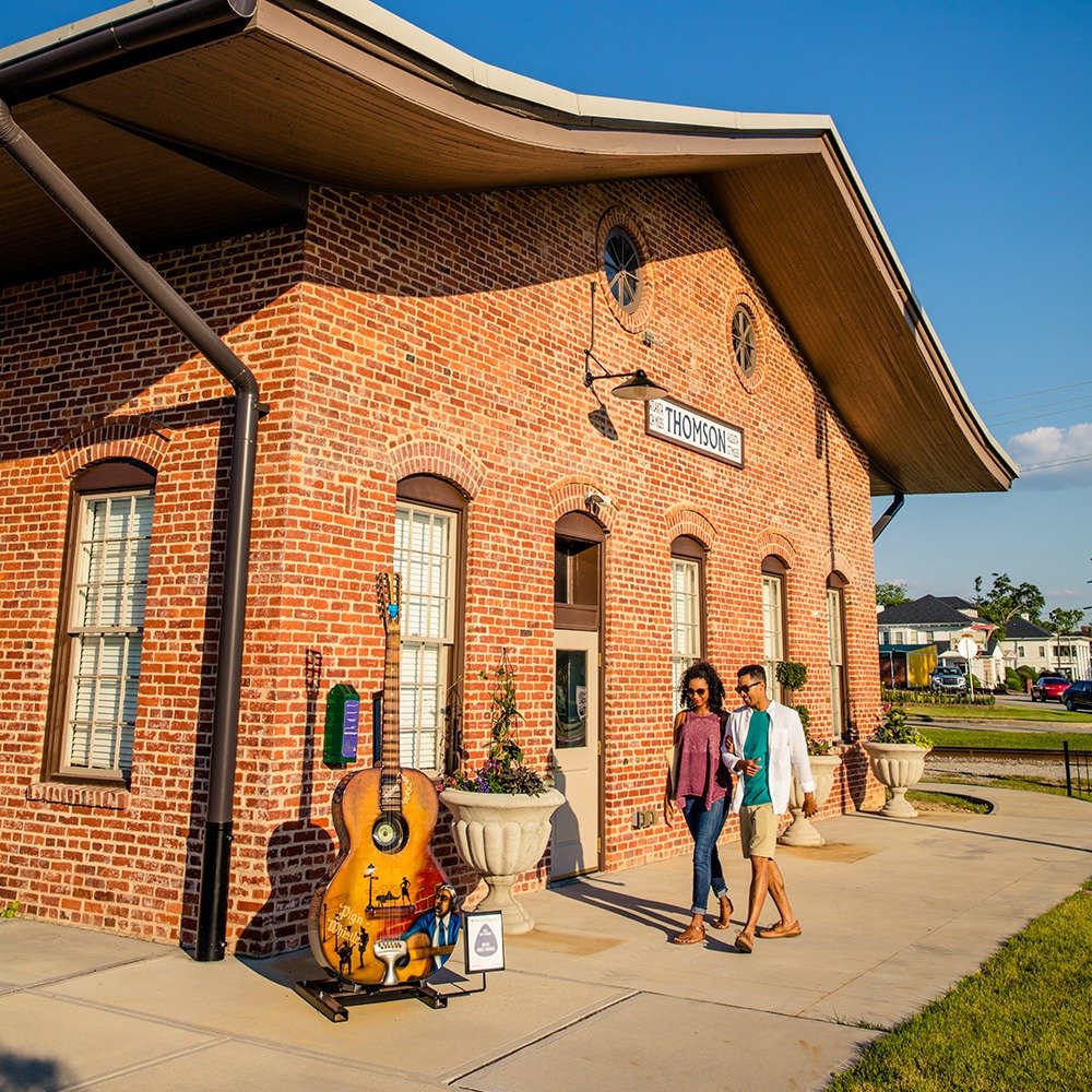 Do you have out of town guests coming for the Thanksgiving next week? Why not take them on a self guided downtown walking tour! 

https://www.visitthomsonga.com/history-blog/2023/7/19/downtown-walking-tour