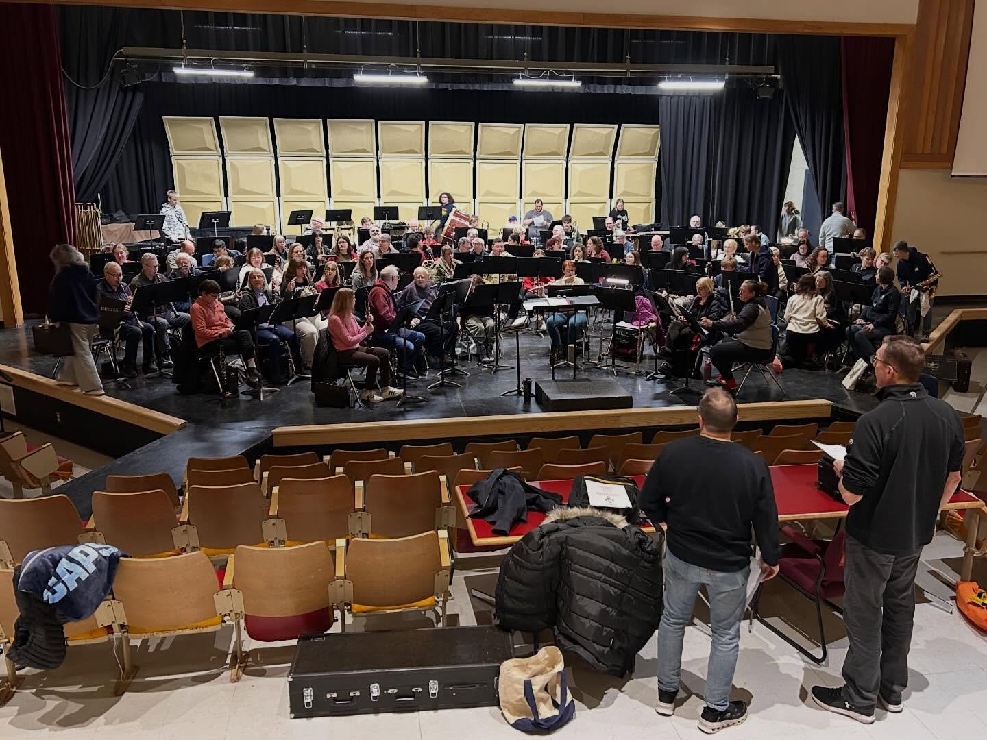 Last night we put the finishing touches on our Entente Cordiale concert with the Banting Senior Jazz Band!

It was a delight being on stage together. Big thank you to our conductors for coordinating this shared performance.

We can&rsquo;t wait to se