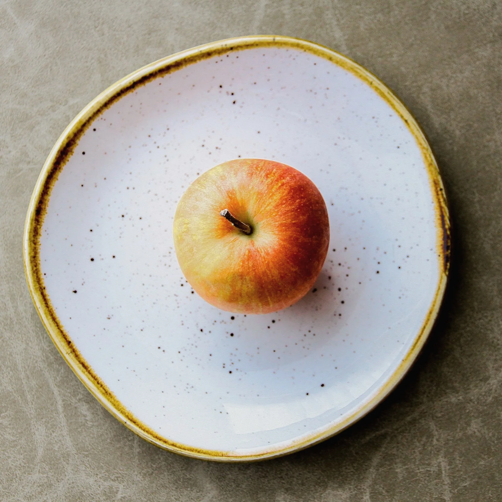 Apple_benjamin-wong-484507-unsplash-min.jpg