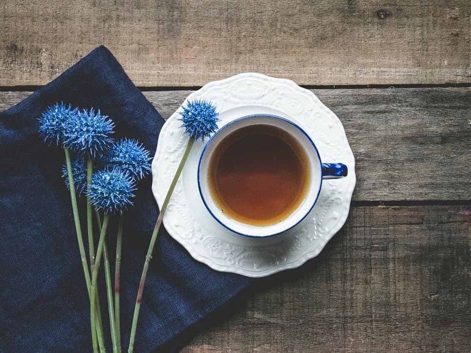 Coffee or tea?!

This is a big debate but we are definitely tea drinkers over here!

There are many reasons why we love tea, but here's just a few!

1) Tea is fantastic at hydrating the body
2) Tea can help to reduce stress
3) Tea can help strengthen