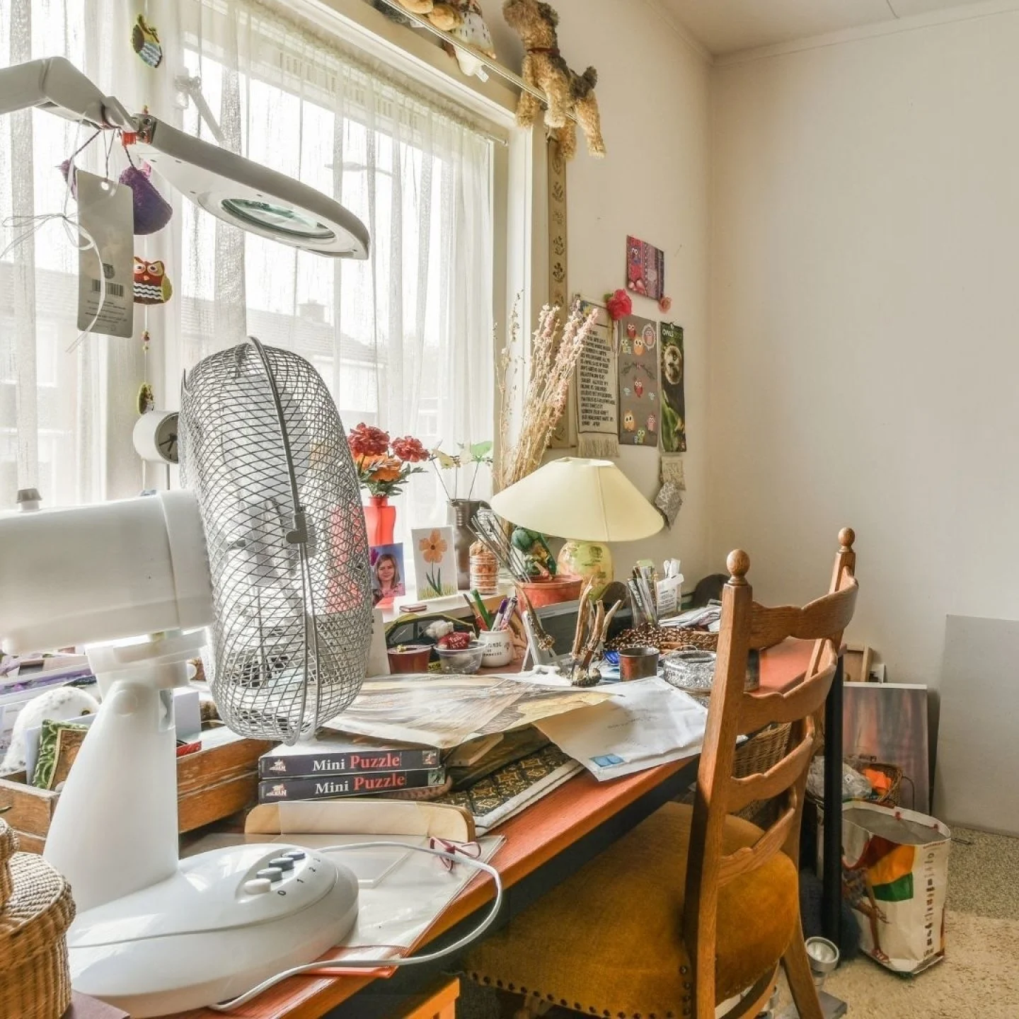 The &ldquo;Front Door&rdquo; Test

Tip: Walk in your front door and look around like a guest. What&rsquo;s the first thing you notice? That&rsquo;s where your next declutter session should start.