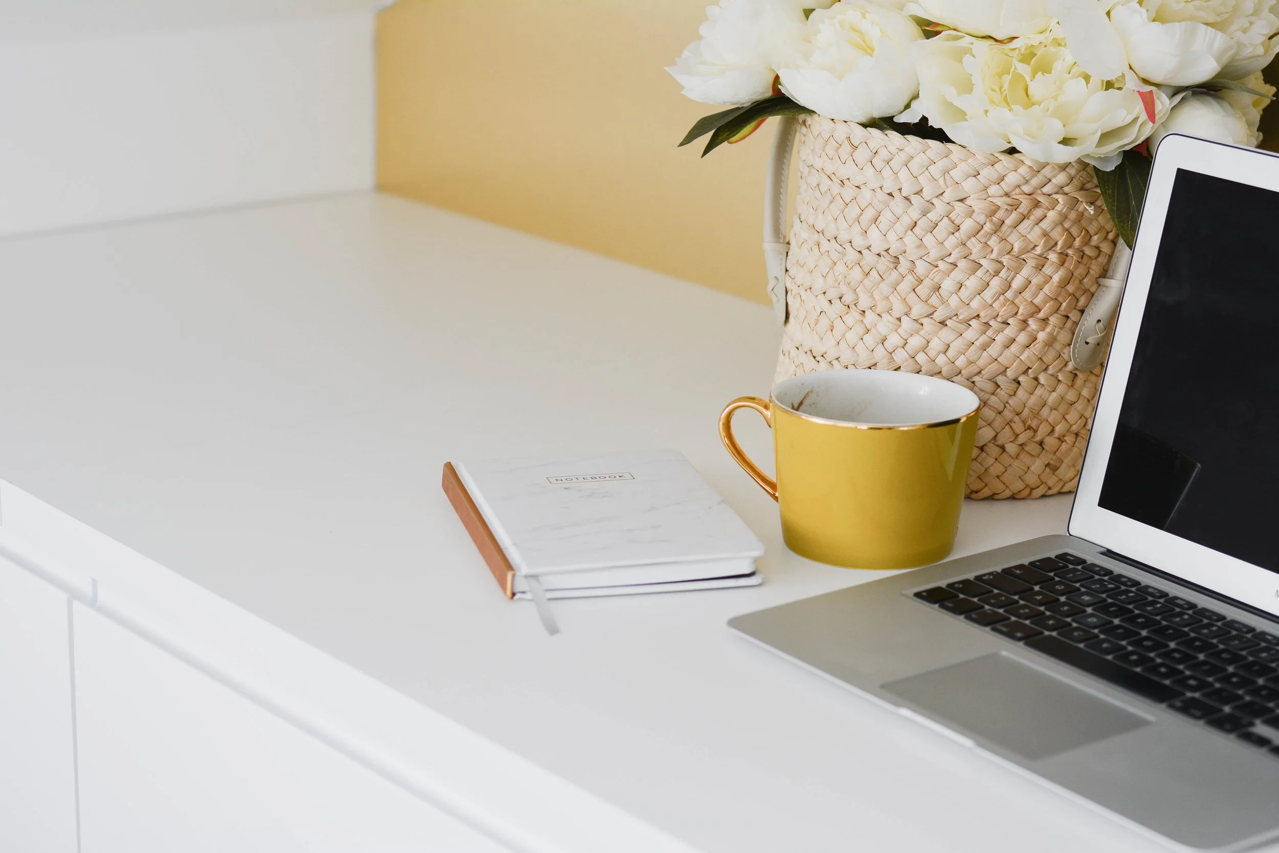 basket-coffee-coffee-mug-2967810.jpg