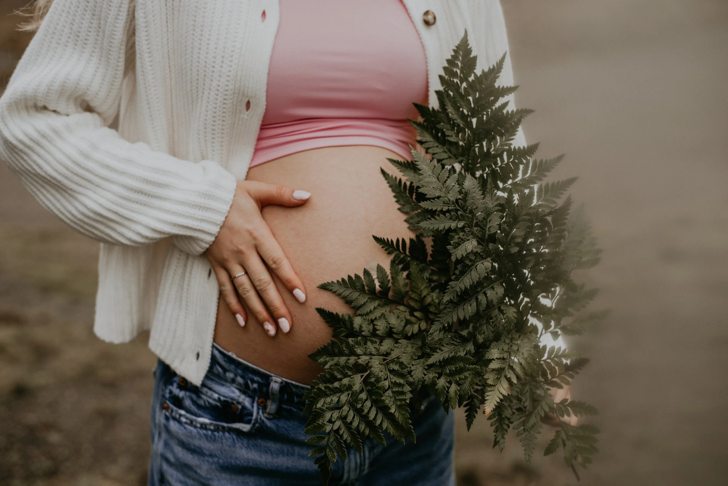 Coeur d'Alene rainy day maternity photos
