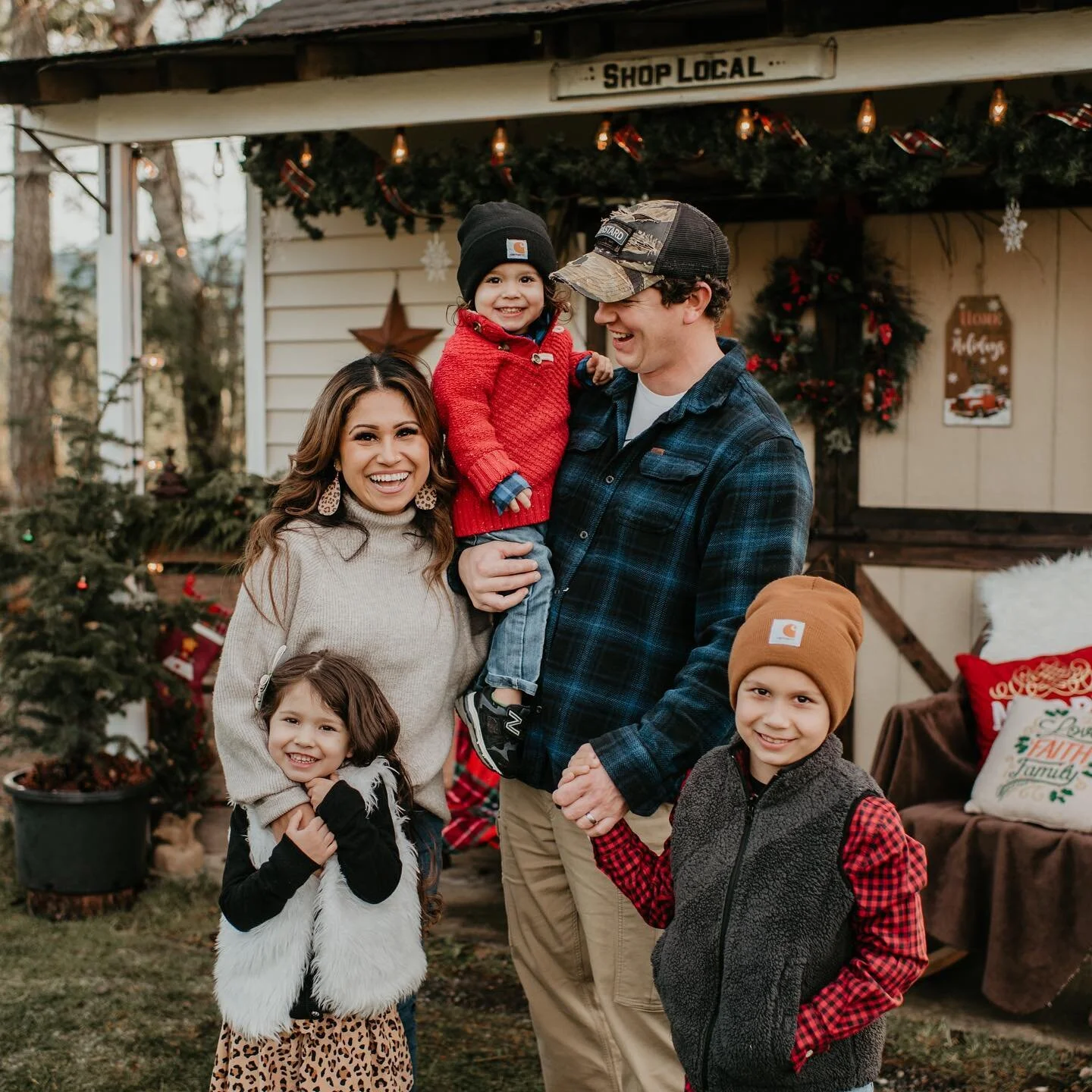 I&rsquo;m a firm believer that Christmas is not just a day...but in fact a mood that should exist all year long. 

Tell me what you&rsquo;re thankful for this year! 
Tell me a good deed that you&rsquo;ve done!

I know 2020 has been difficult for so m