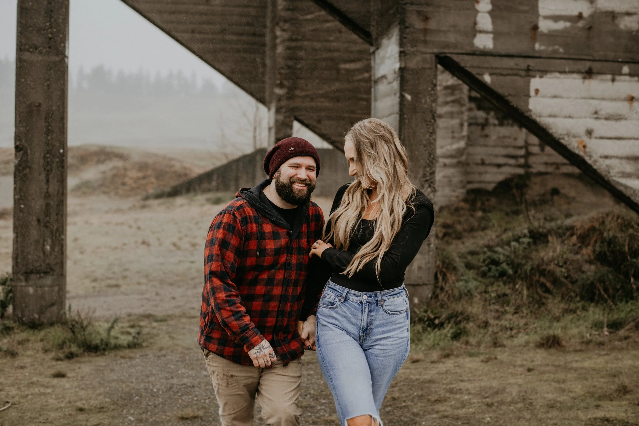 Rainy day Spokane engagement photos