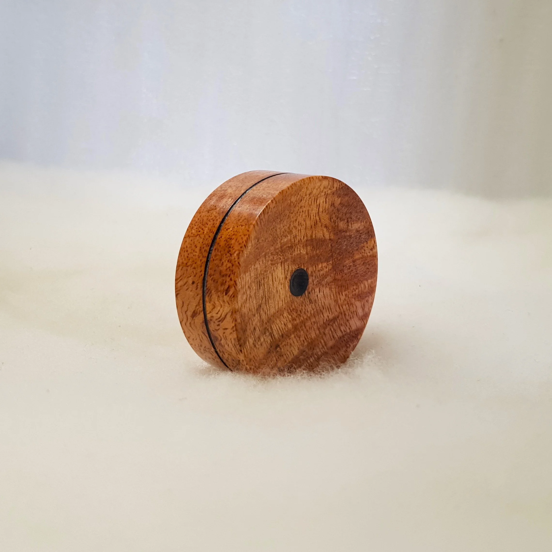 Reversible pocket spinning surface in Very Highly Figured and Spalted Mango and Dymondwood.