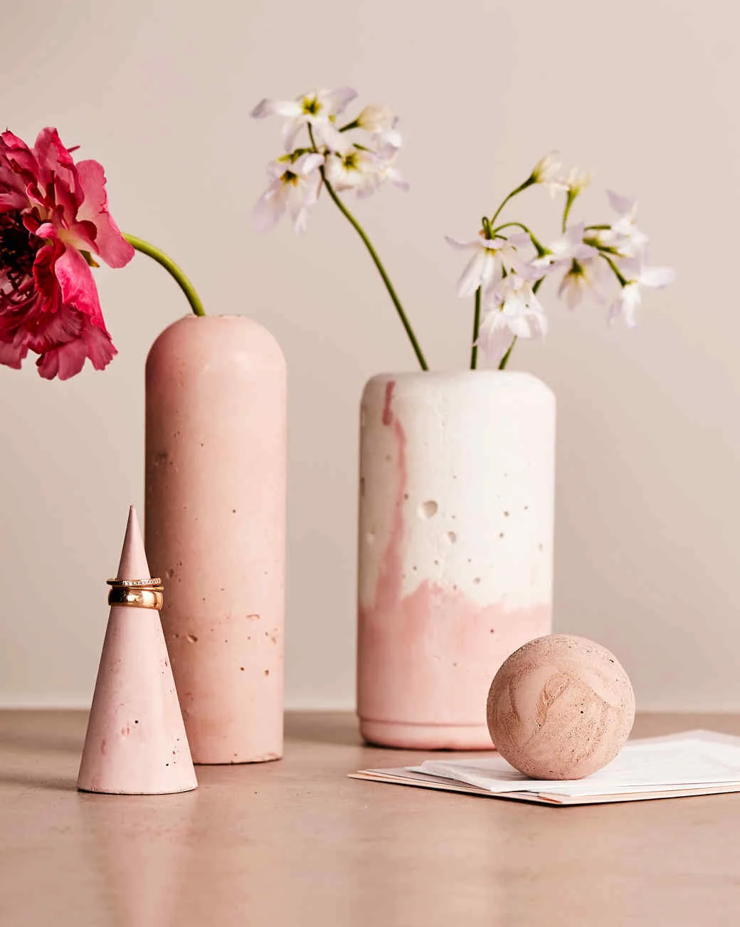 concrete-vases-103311764_vert.jpg