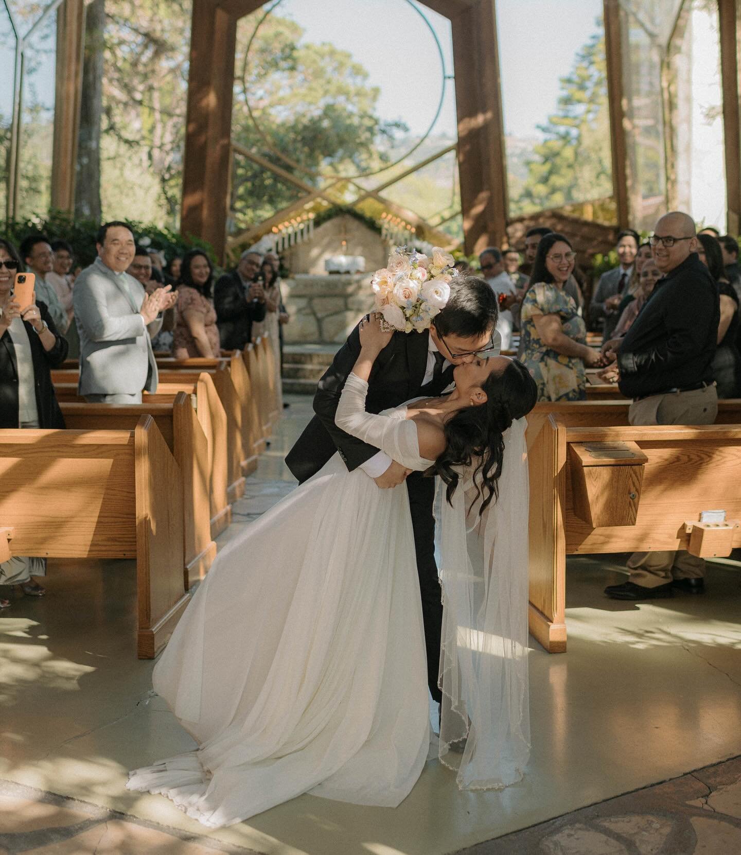 a few of my favorite ceremony shots from a beautiful day at @wayfarers_chapel 🥹

#vaweddingphotographer #virginiaweddingphotographer #hamptonroadsphotographer #hamptonroadsweddingphotographer #virginiabeachweddingphotographer #richmondweddingphotogr