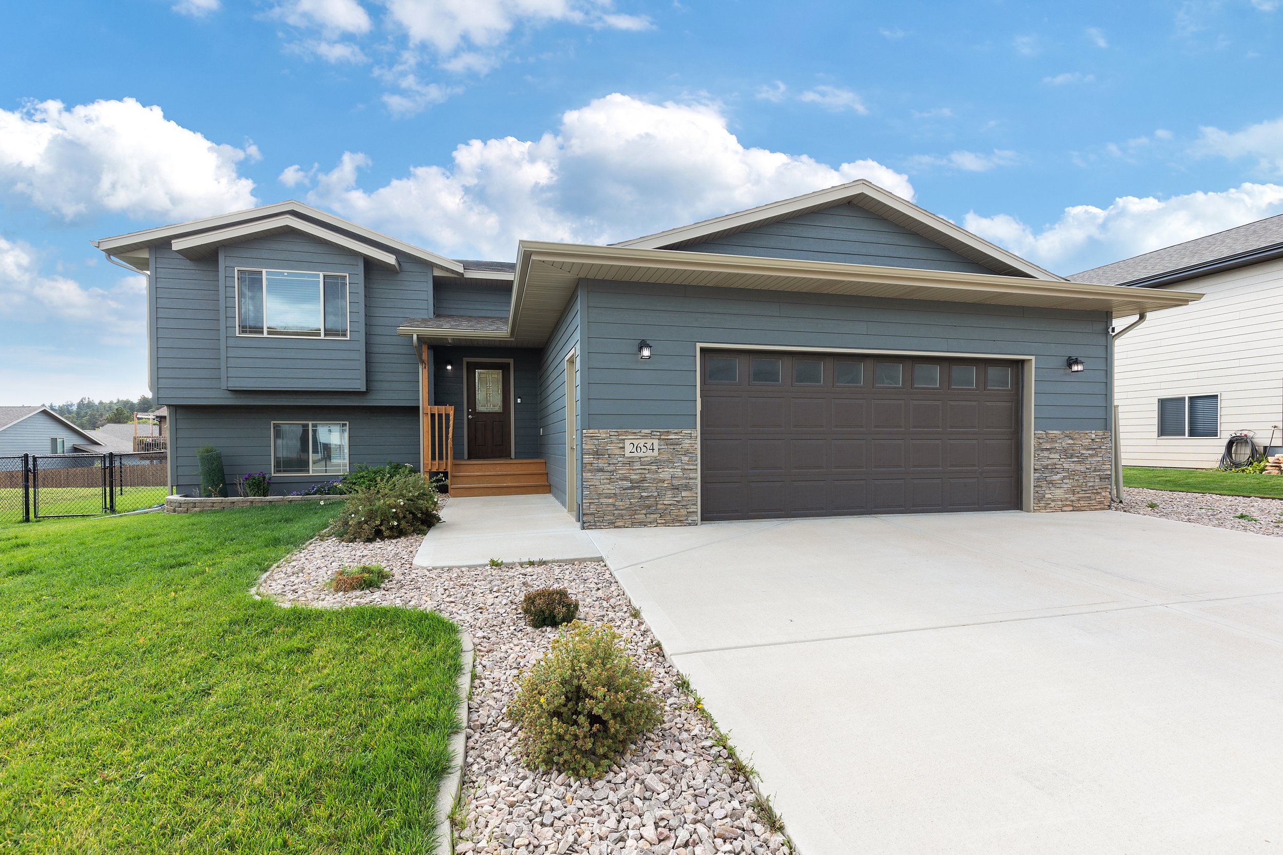 2654MeadowsDrext02.jpg