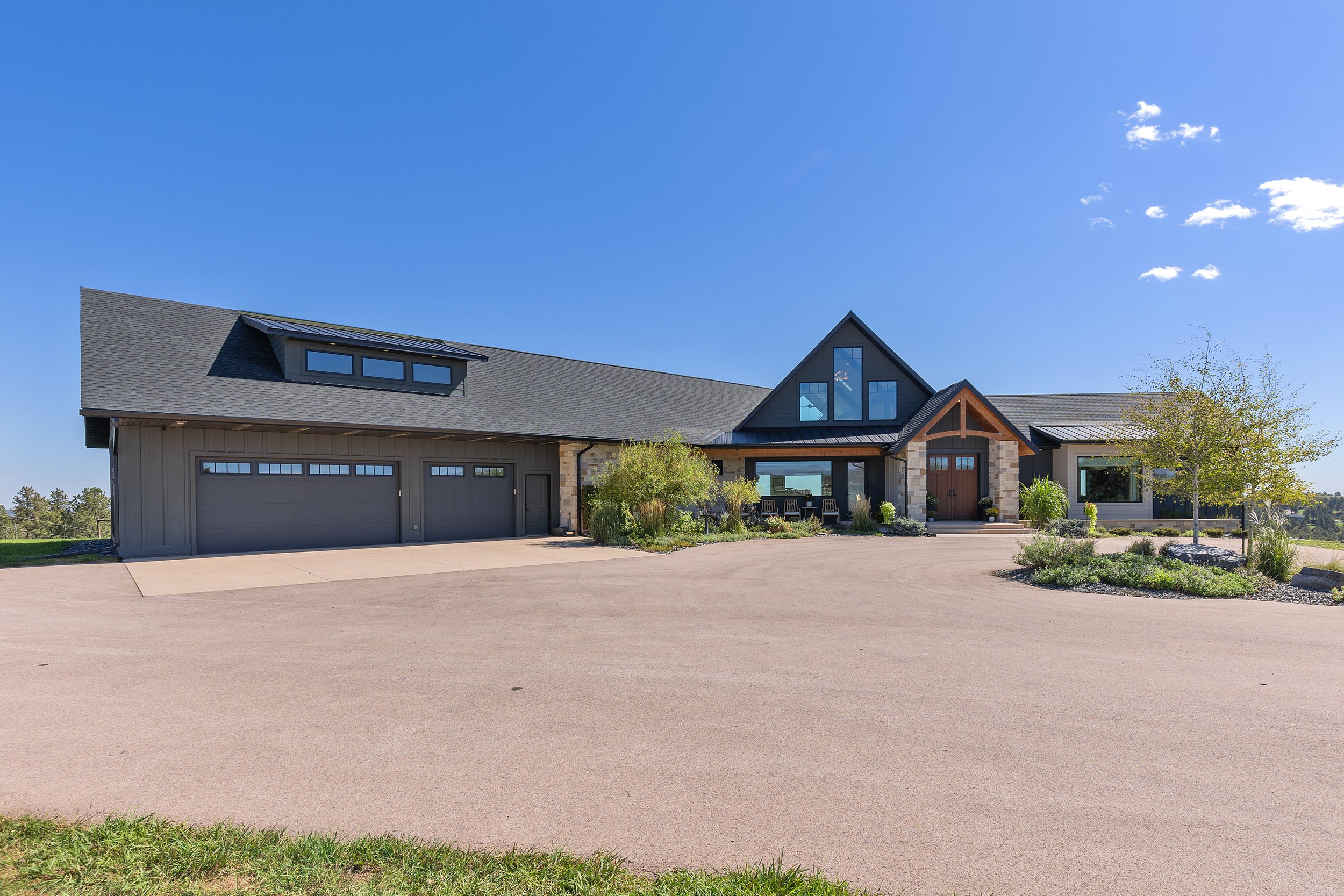 23798CoyoteFlatsRdext06.jpg