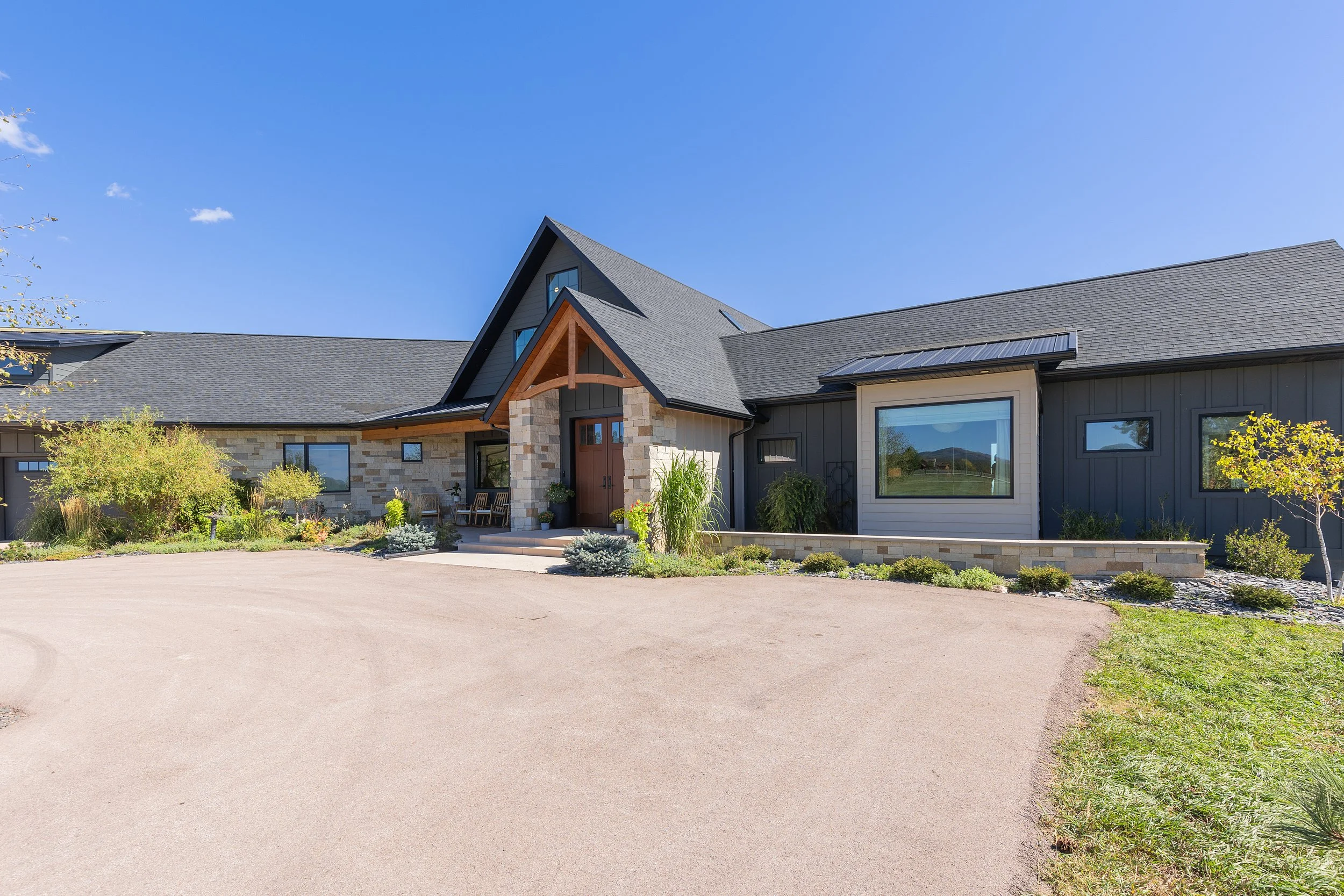 23798CoyoteFlatsRdext12.jpg