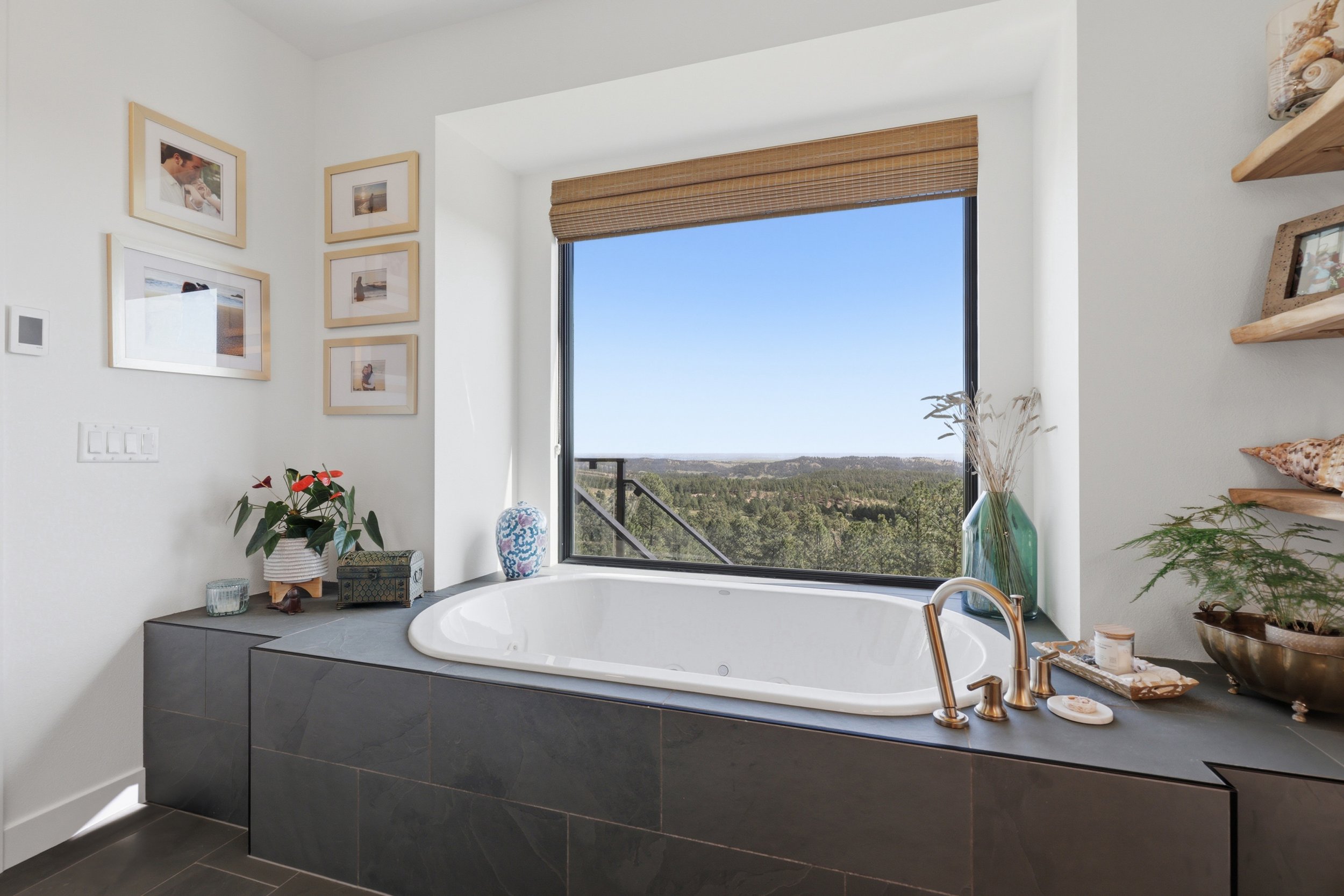 23798CoyoteFlatsRdint32.jpg