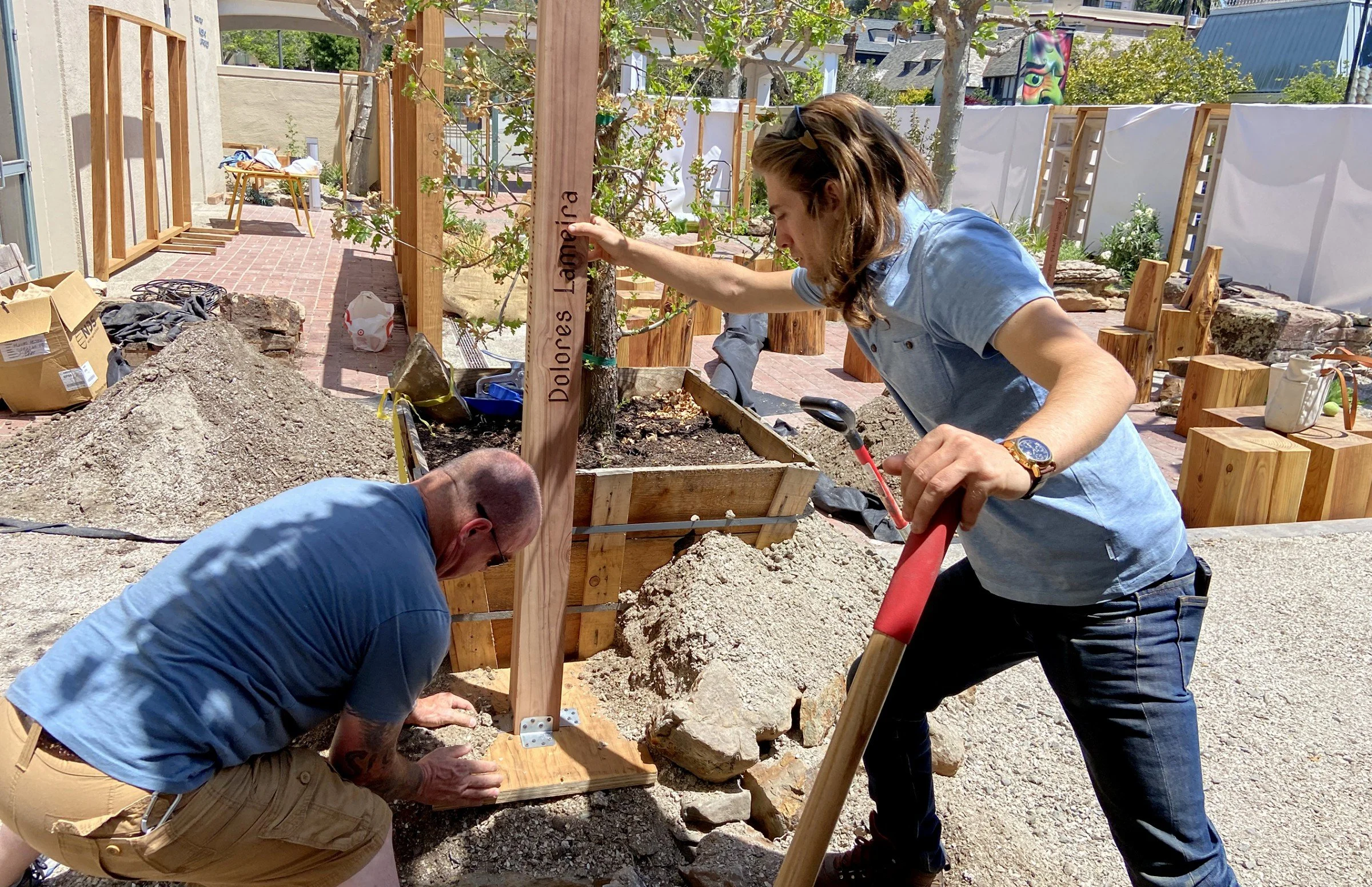  Dan Figlenski (left) and Bay Area Redwood founder Nick Harvey (right) installing an engraved post 