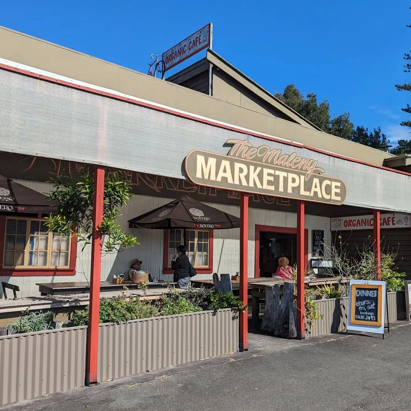 We can smell the coffees from here

#malenycoffeeshops  #malenyaccommodation  #guesthousemaleny