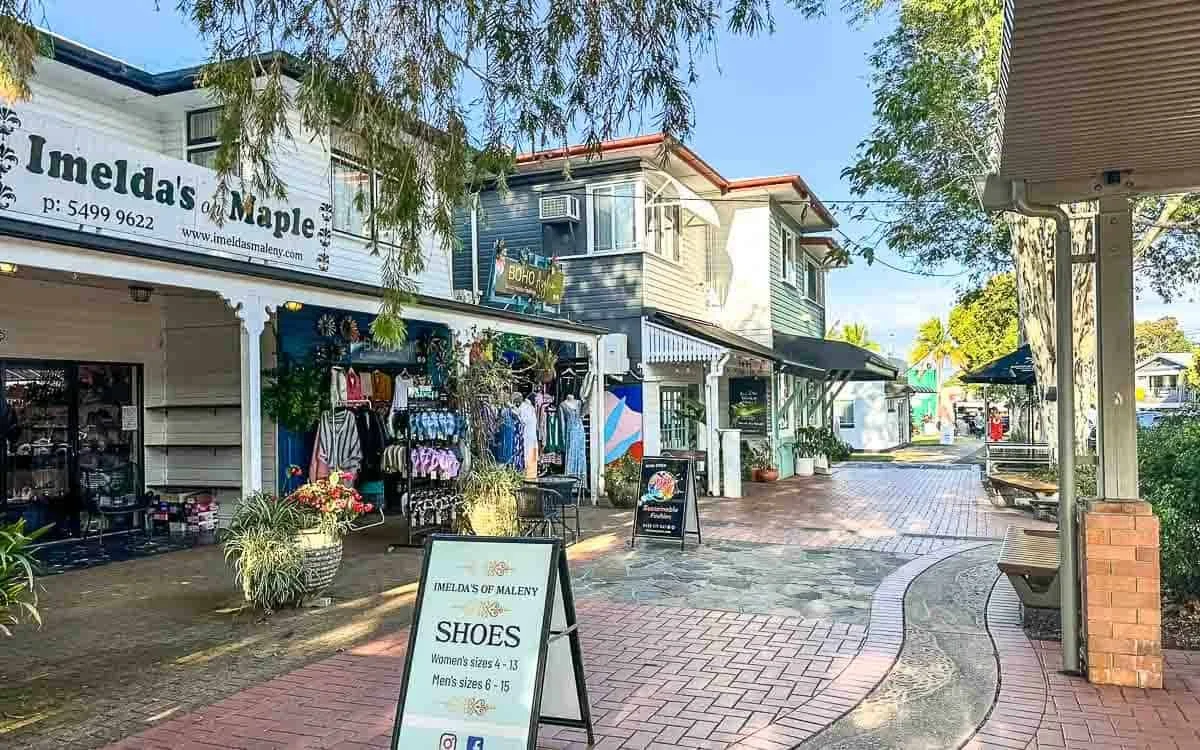 Walkable accommodation near Maleny town centre cafes and shops