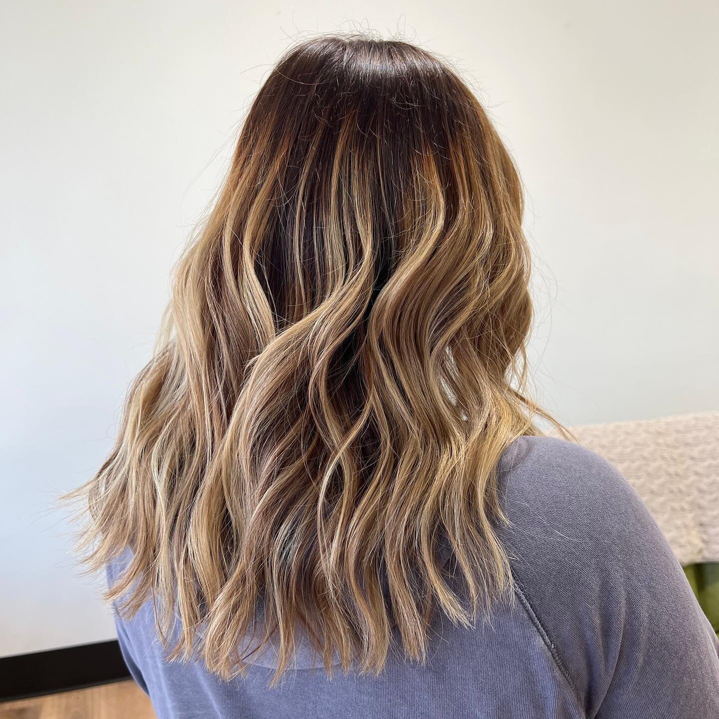 how do you take your coffee??☕️⁠
_________________________⁠
@stylesbyalli⁠
.⁠
.⁠
#balayage #highlights #livedincolor #coffeehaircolor #haircolor #blended #behindthechair #randco #kerastase #blondemelightener #redkenshadeseq #westminstersalon #westmin