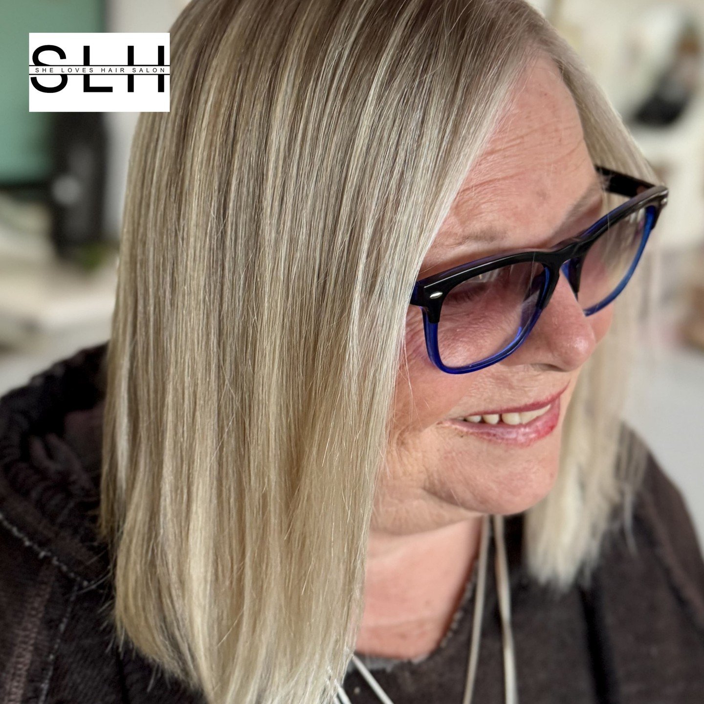 ✨ Cool-toned blonde perfection! This She Loves Hair Salon client is rocking that icy, dimensional blonde that catches light from every angle. Our Custom Blonding service creates multidimensional color that looks natural and stunning. Whether you want