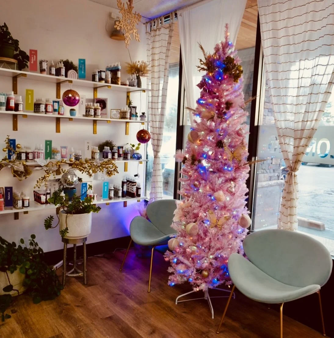 Looking for a laid-back luxury refresh before Christmas? ✨🎄
SLH Full-Service Salon has you covered with effortless, elevated beauty.

ᴡᴇ ʙᴇʟɪᴇᴠᴇ ɪɴ ᴛʜᴇ ᴇxᴛʀᴀ 10% ᴛʜᴀᴛ ᴛᴀᴋᴇs ʏᴏᴜʀ sᴇʀᴠɪᴄᴇ ғʀᴏᴍ ɢᴏᴏᴅ ᴛᴏ ɢʀᴇᴀᴛ!l
𝕓𝕠𝕠𝕜 𝕠𝕟𝕝𝕚𝕟𝕖 24/7 𝕠𝕣 𝕔𝕒𝕝𝕝 7