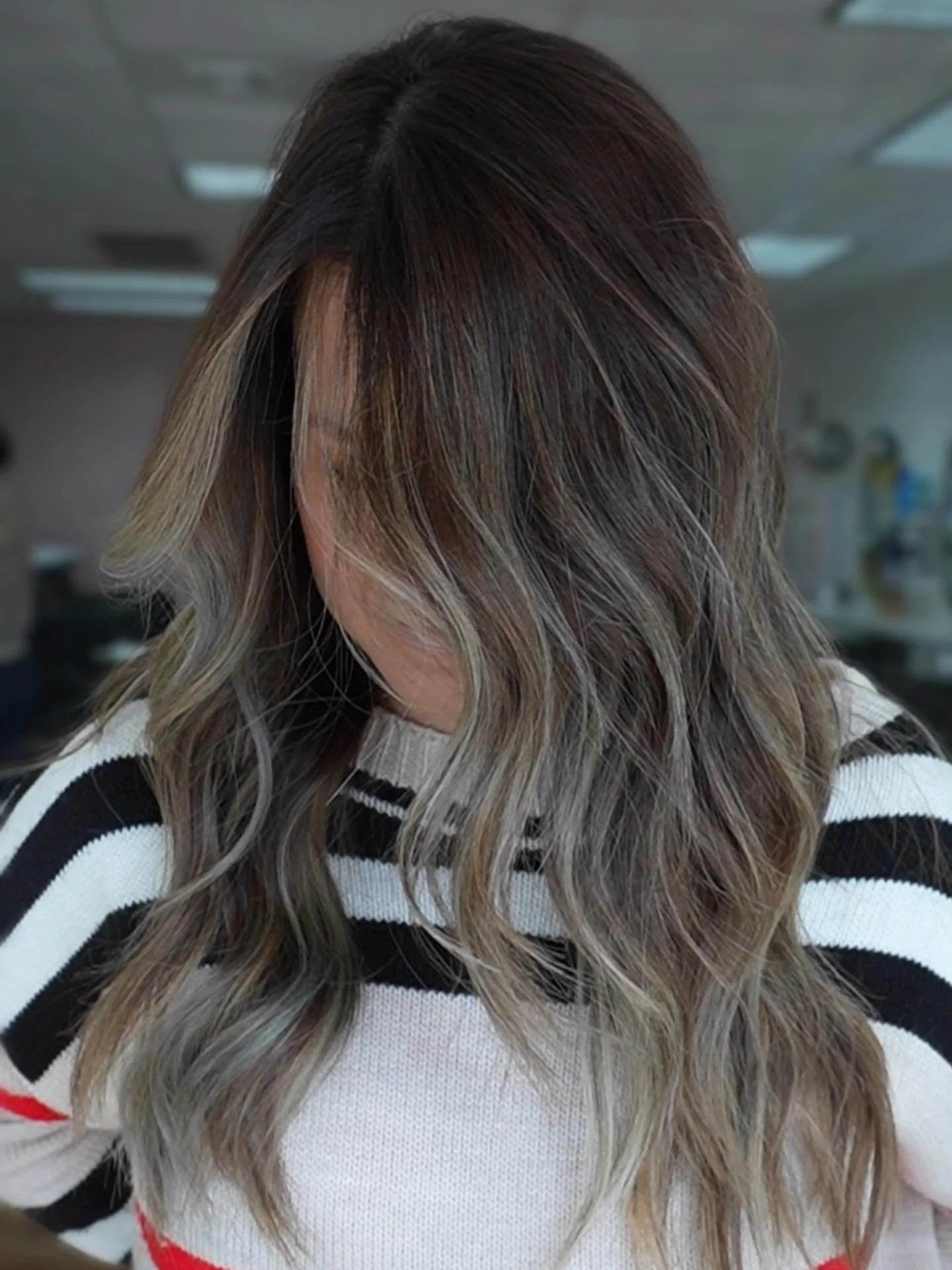 Soft dimension, lived-in brightness, and low-maintenance grow-out is the moment. Sombre is perfect if you want that sun-kissed look without the upkeep of traditional highlights.

#denverstylist #hairinspo #westminstercolorado #balayage