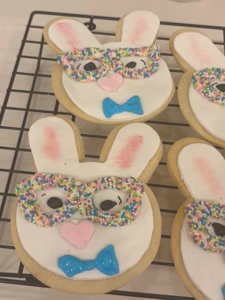 Fresh out of the oven, we are delighted to share the final result from yesterday&rsquo;s baking in our Artisan Kitchen! 🐰👩&zwj;🍳

Perfect for adding to any Easter Basket, visit us in carryout for our signature Artisan Iced Cookies for the Easter s