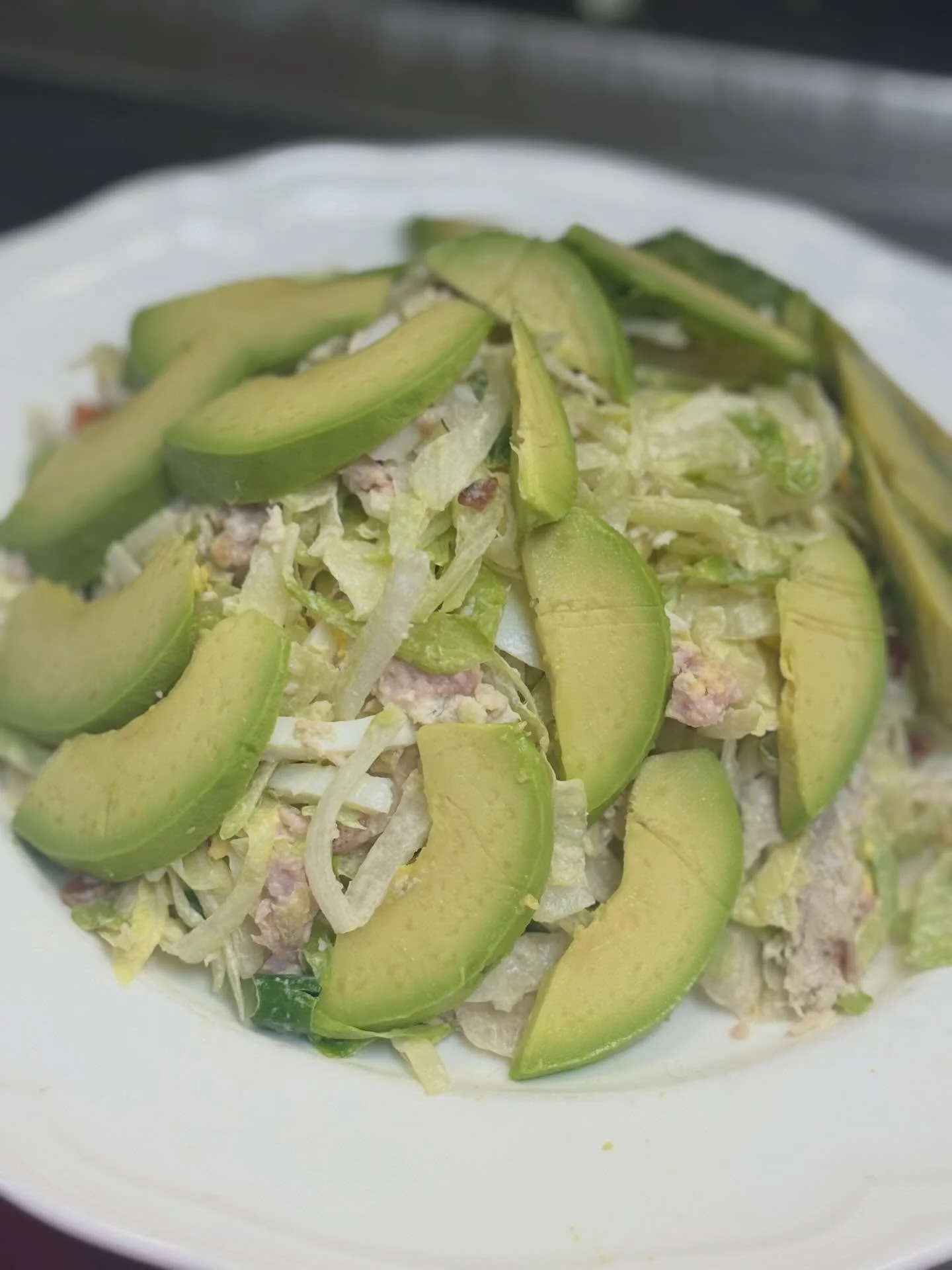 Happy Friday! Did you know that you can personalize your own salad when you dine with us or order carryout? 🥑 

We had a customer dining with us yesterday that wanted our signature Woman&rsquo;s Exchange Salad with avocado on top, &amp; our Kitchen 