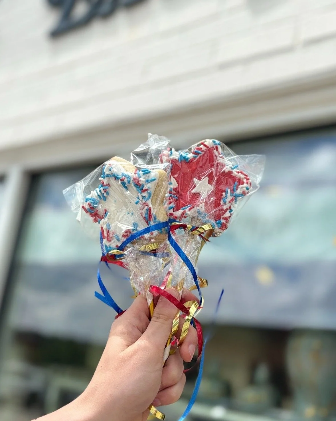 Needing to add a little magic to your weekend? ✨ Our Artisan Cookie Wands are the perfect way to round out your week with imagination &amp; charm. 

All of our Artisan Iced Cookies are made fresh in our kitchen &amp; available in carryout. Purchasing