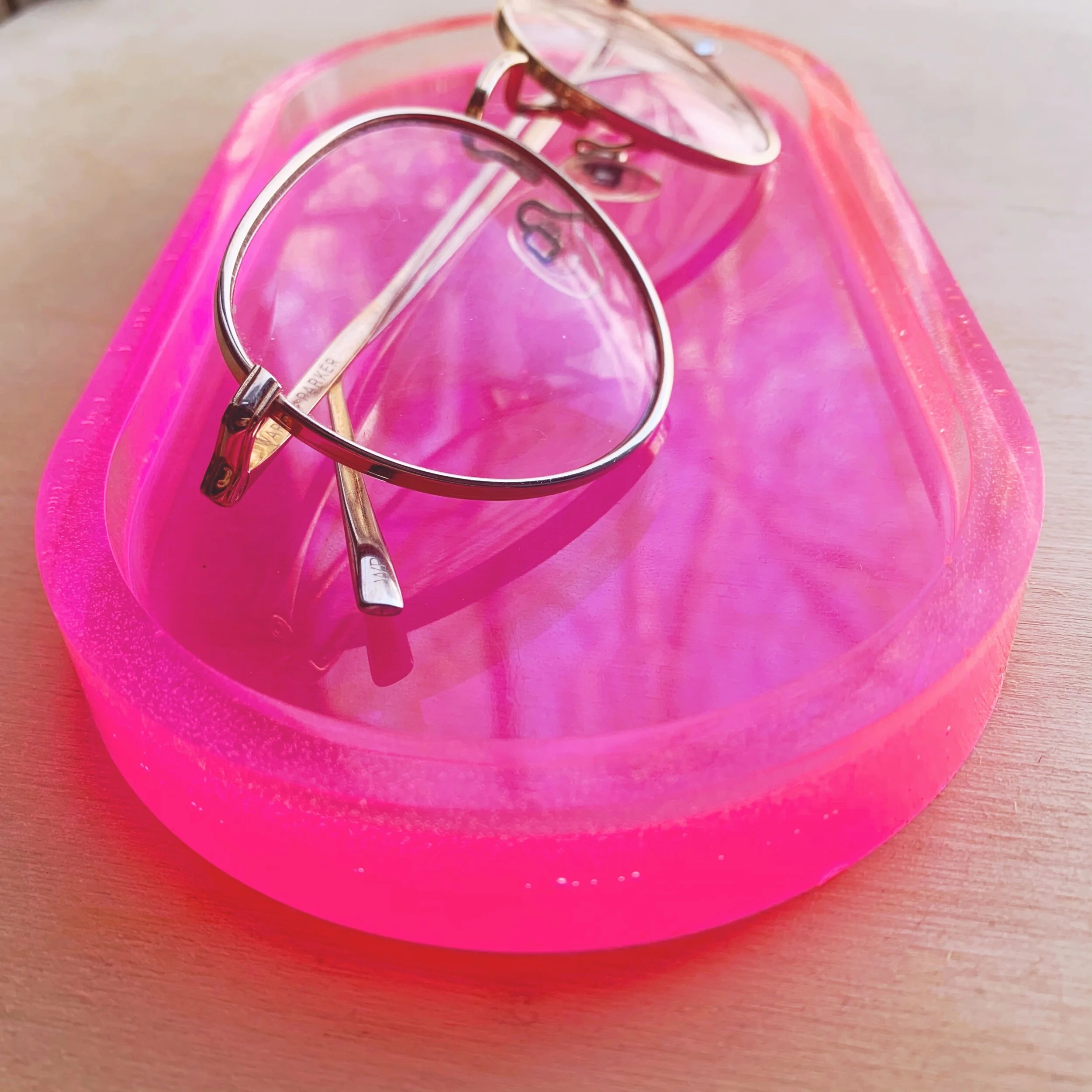 E4AAE650-E957-46B7-BB39-E9799F3E2E1B