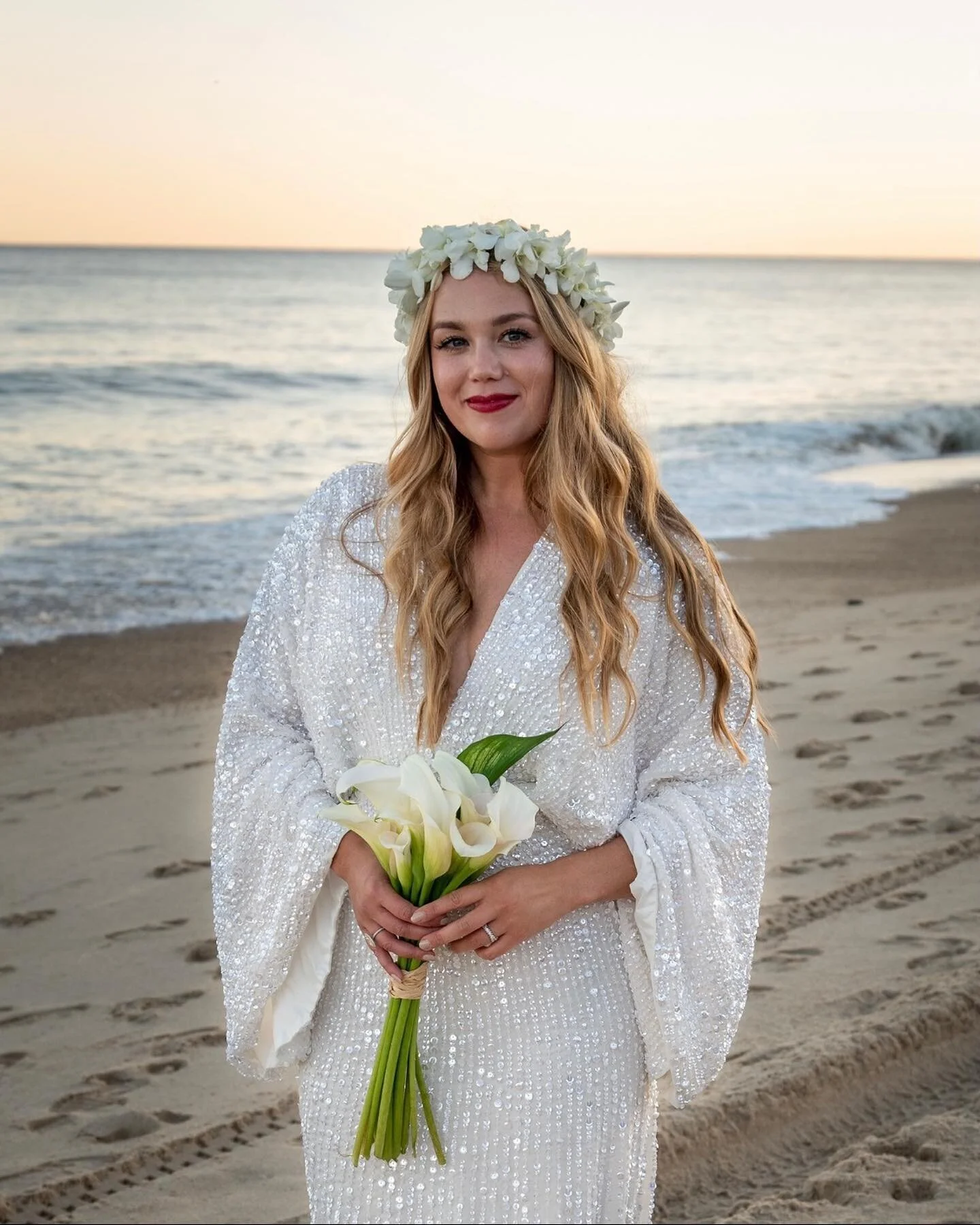 Flowers &lt; wine

📸: @clairetullyphotography #montauk