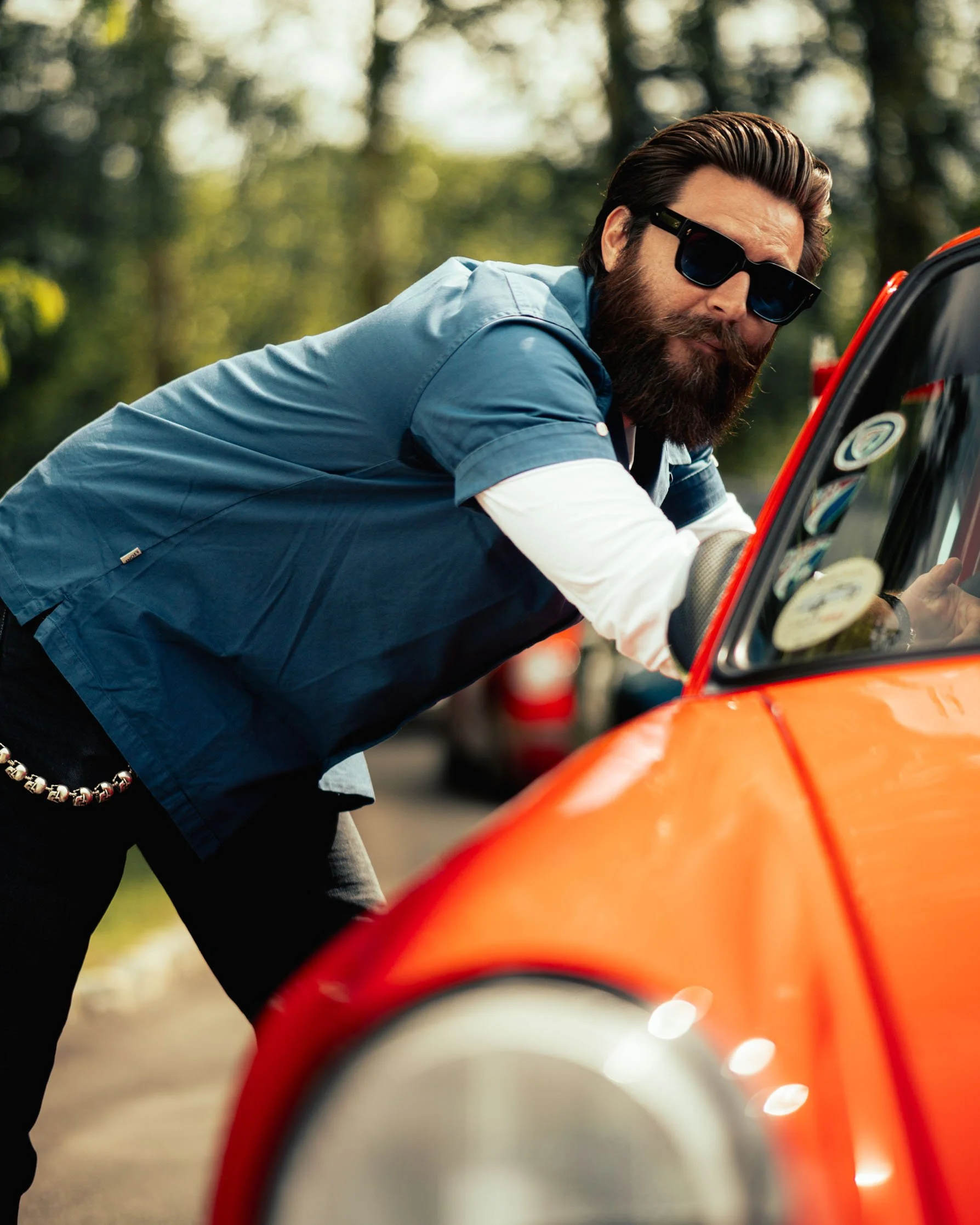  Frank Cassidy leaning on a Porsche 911 at the Boxengasse Megaphonics event in Bicester, Oxfordshire. 
