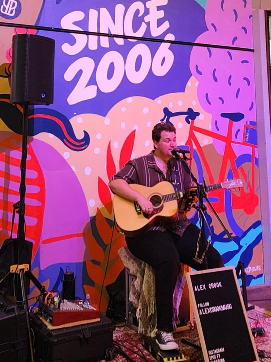 Last night I played at Burleigh Brewing Co. - feels like a time warp since my last gig there in 2013 🕰️💥 @burleighbrewingtaphouse @burleighbrewing 

#music #goldcoast #baby #brewery