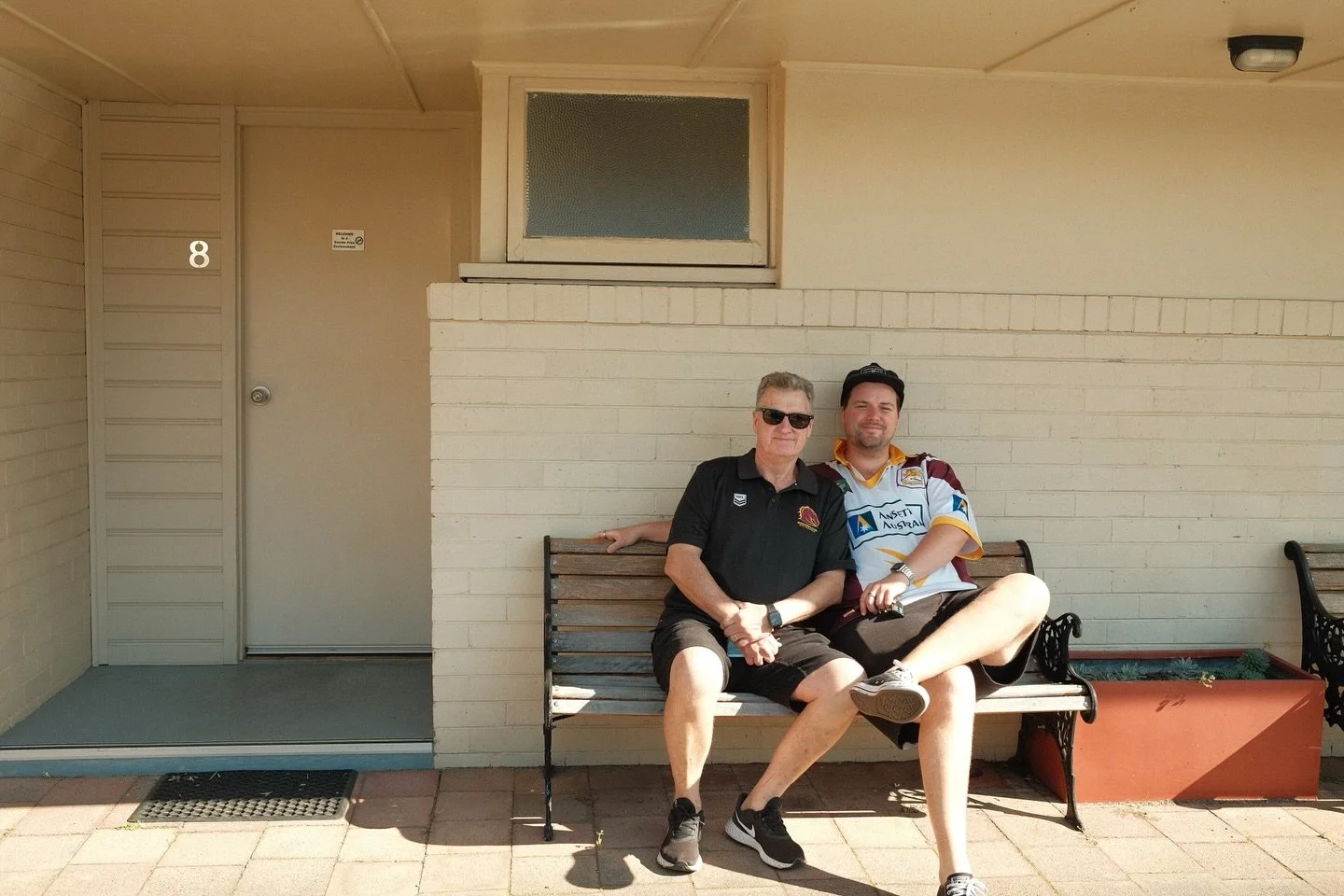 waiting for a mate - aka a premiership&hellip; #grandfinal #broncos

📸 @chelsea_burns