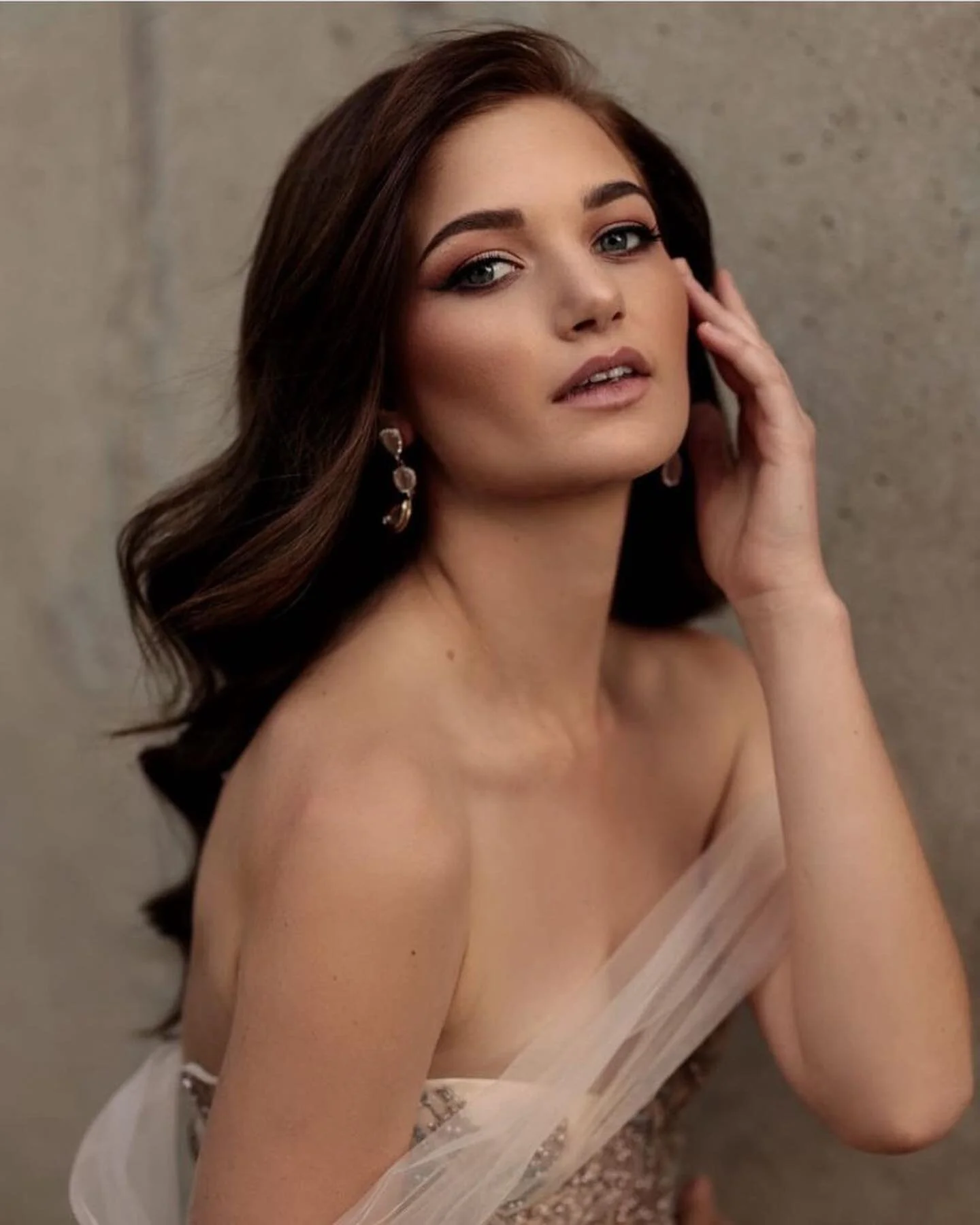 She is beauty, she is grace🤍
Model: @jordanjansenvan_
📷: @glamfuel
Hair: @hair_by_josh_
MUA: @kailabotha