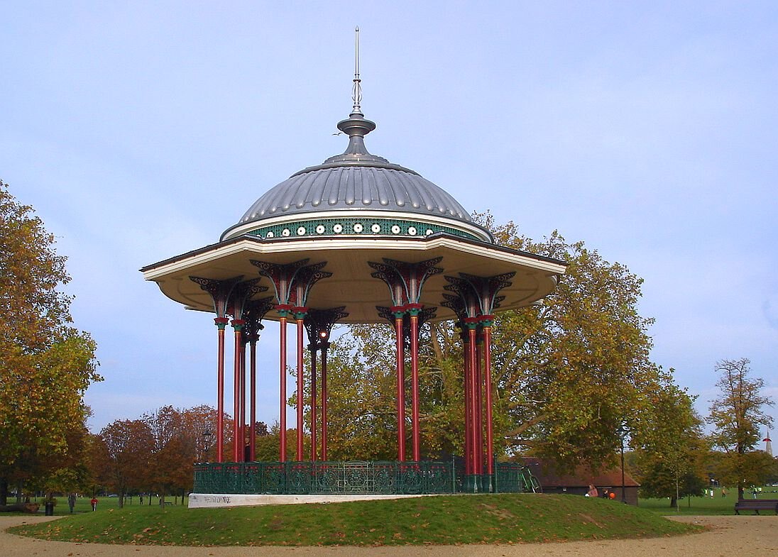 Clapham_Common_bandstand.jpg