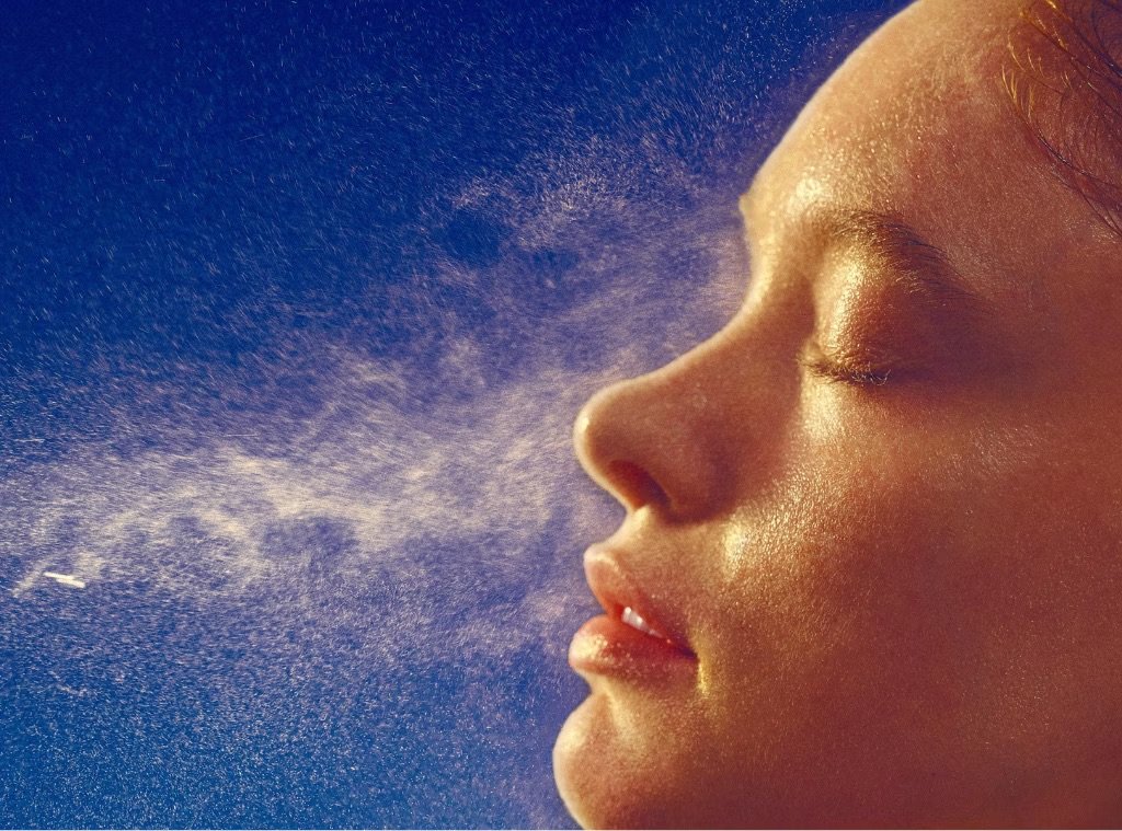 Experts Say This $10 Natural Ingredient Saves Summer Skin