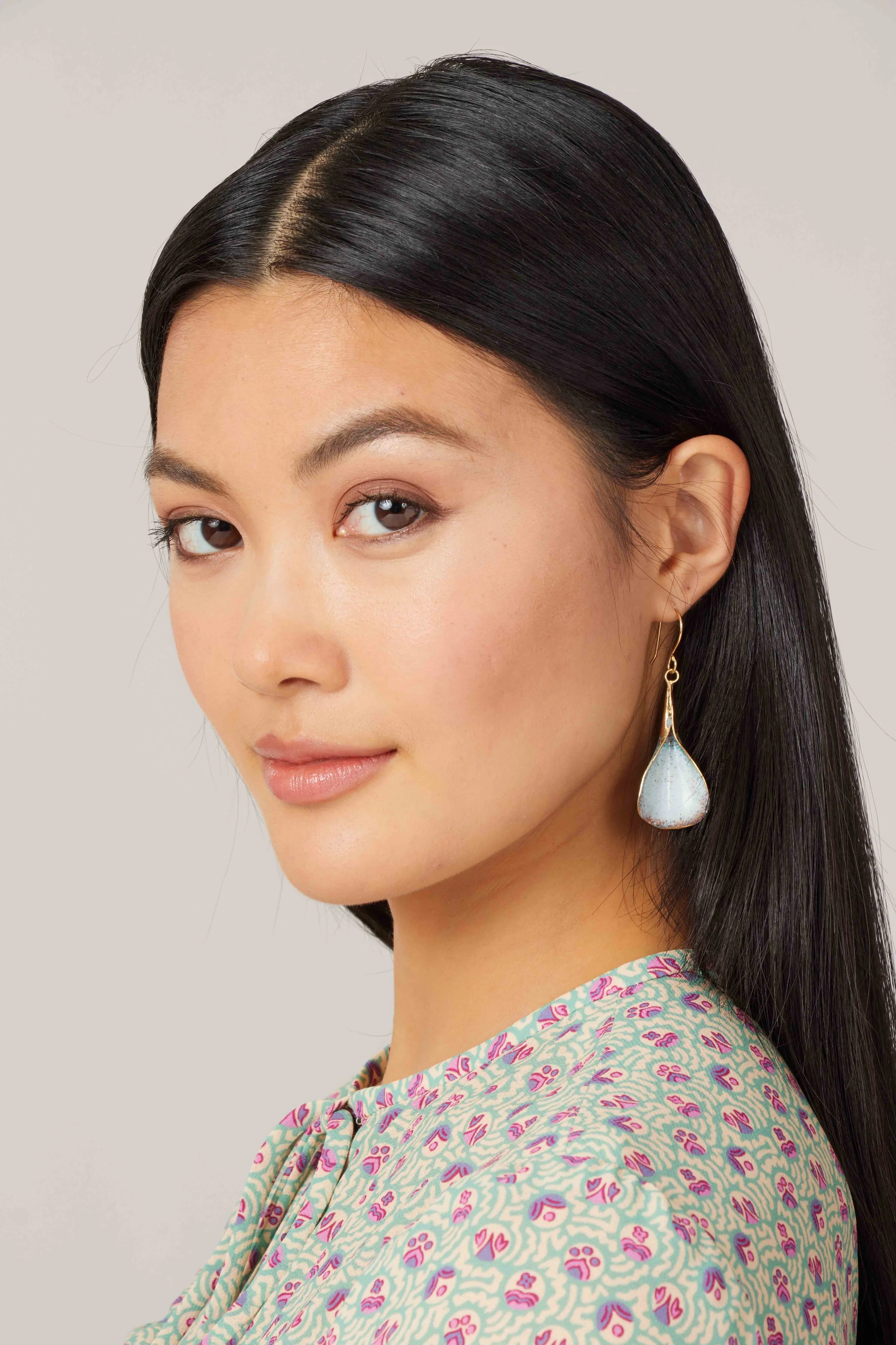model:large white petalear.jpg