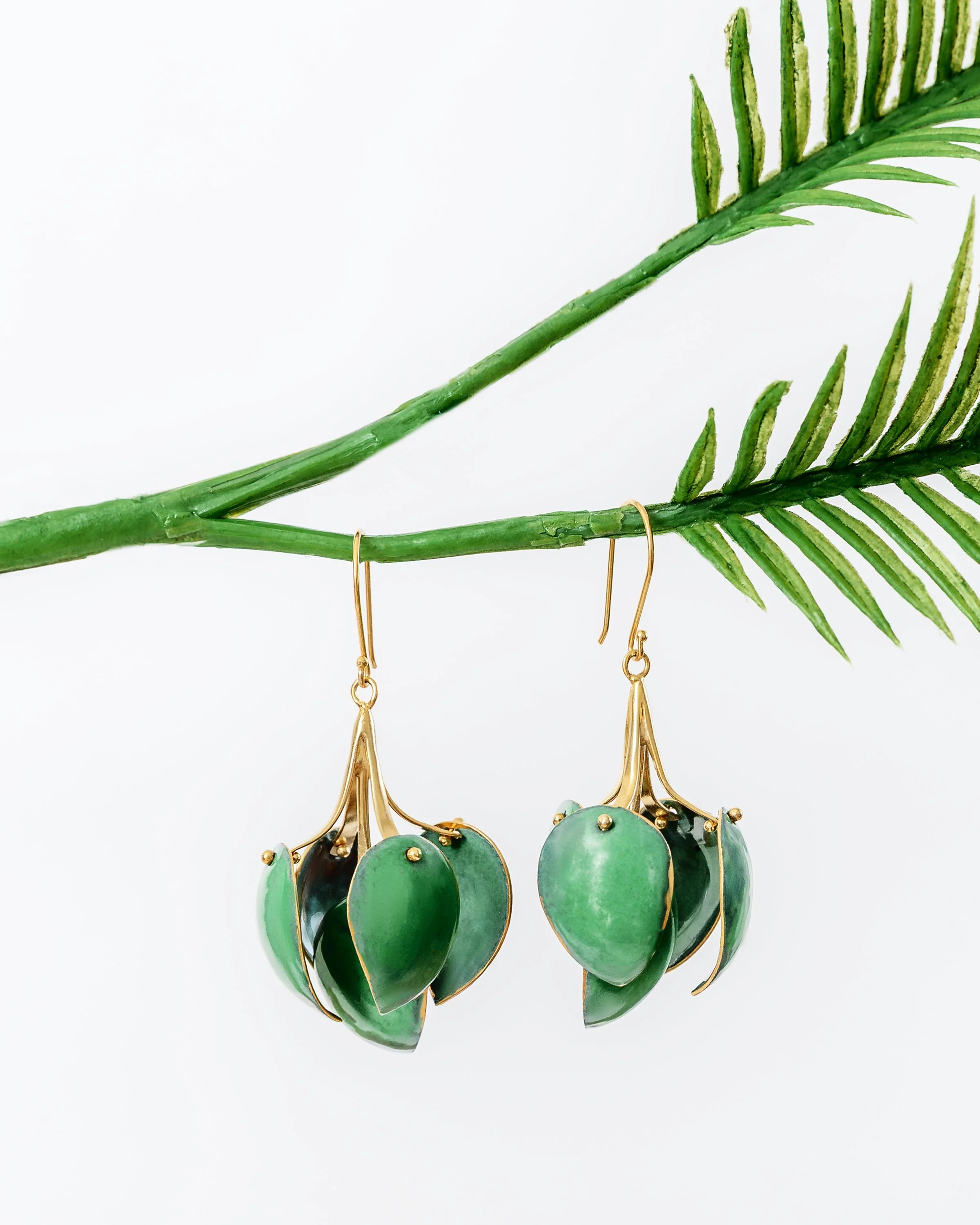 green leafy chandelier.jpg