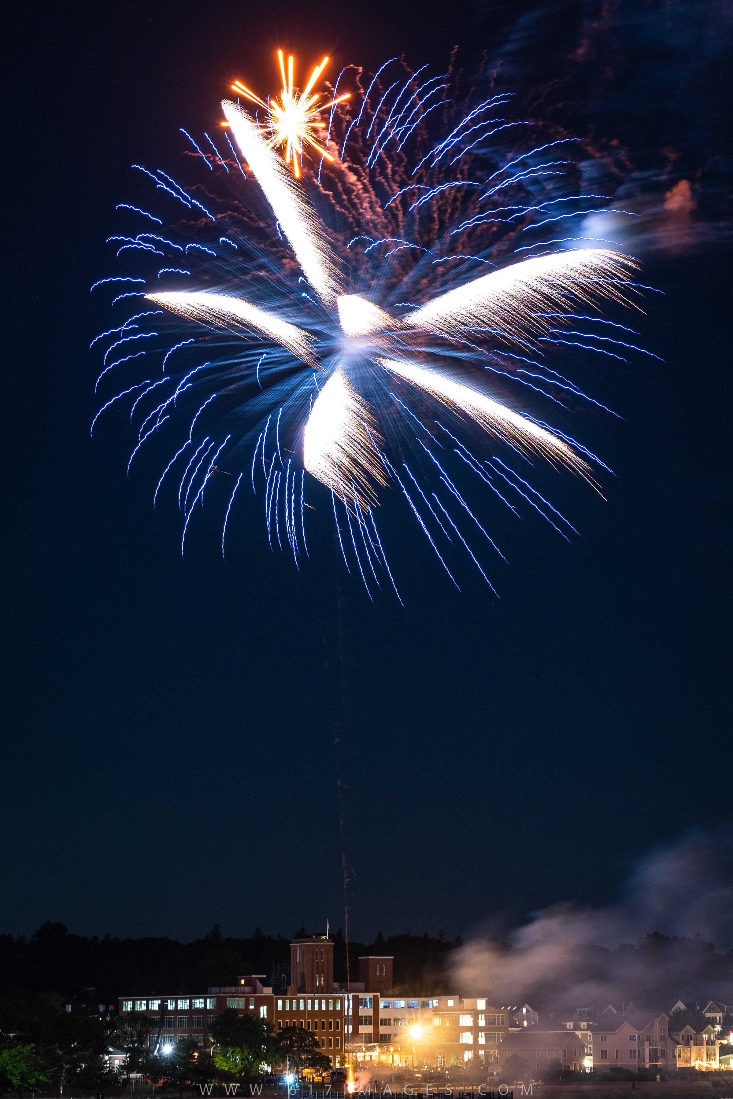 Newburyport Yankee Fireworks ignite the sky! — 617 IMAGES BOSTON